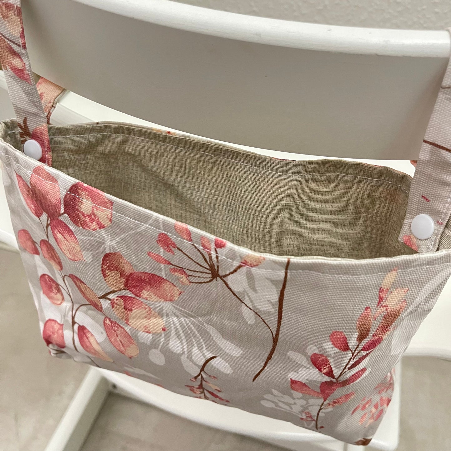 Abwaschbares Utensilo für Hochstuhl, Hochstuhltasche - Blüten rötlich