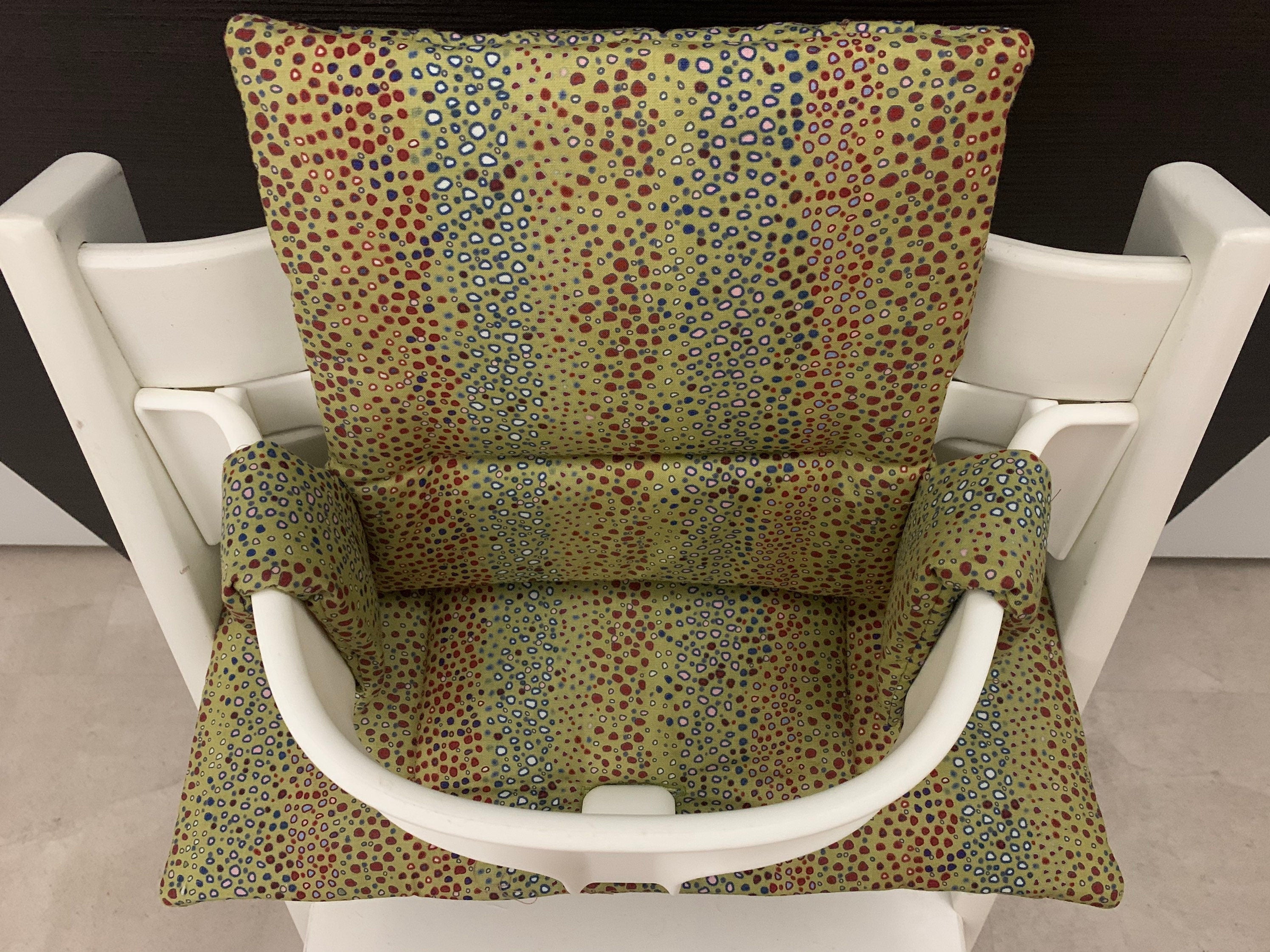 Tripp Trapp Sitzkissen Kissenset für Stokke Hochstuhl - bunte Punkte