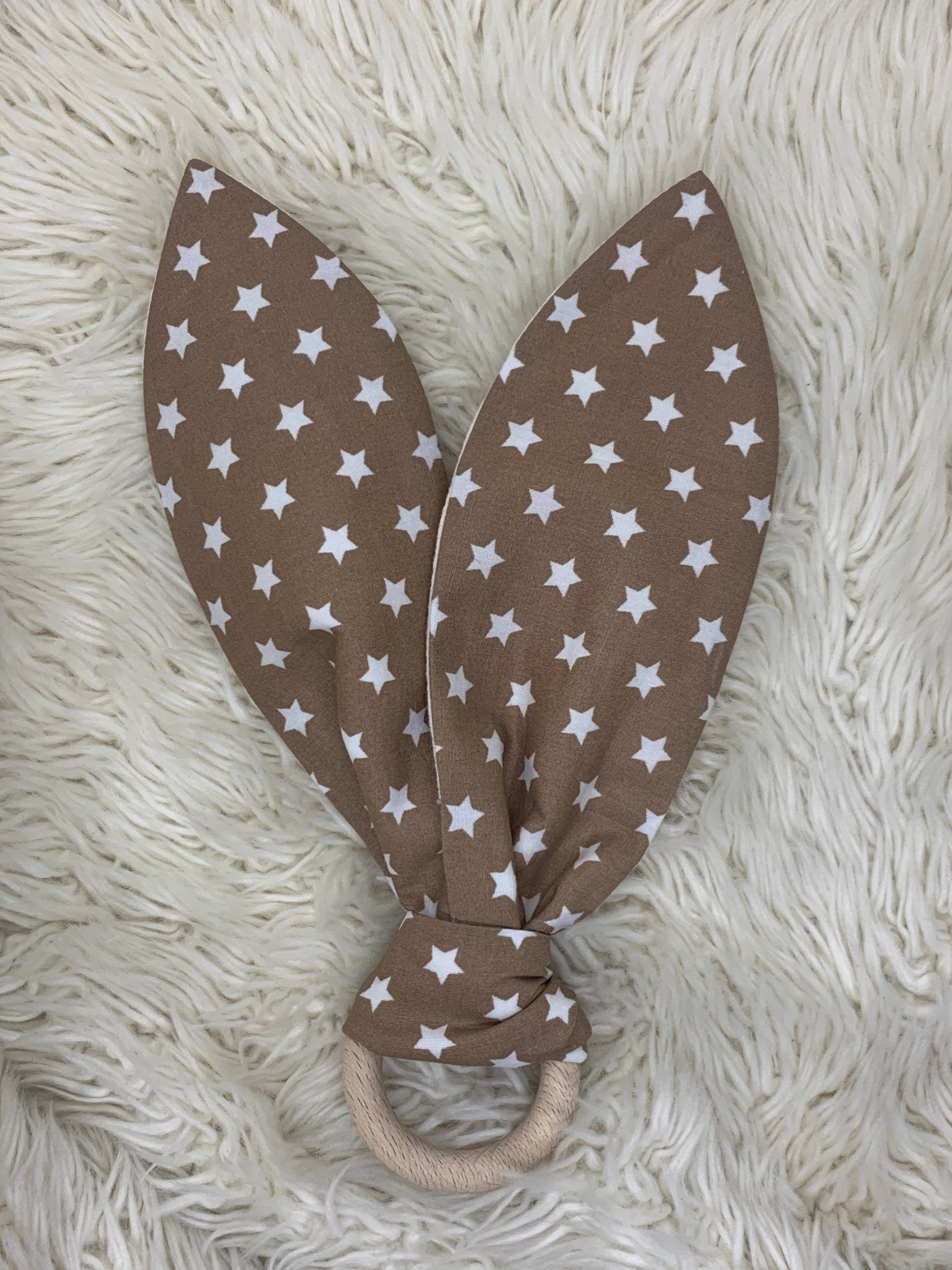 Beißring Hasenohren Greifling Zahnungsspielzeug Holzring braun weiße Sterne