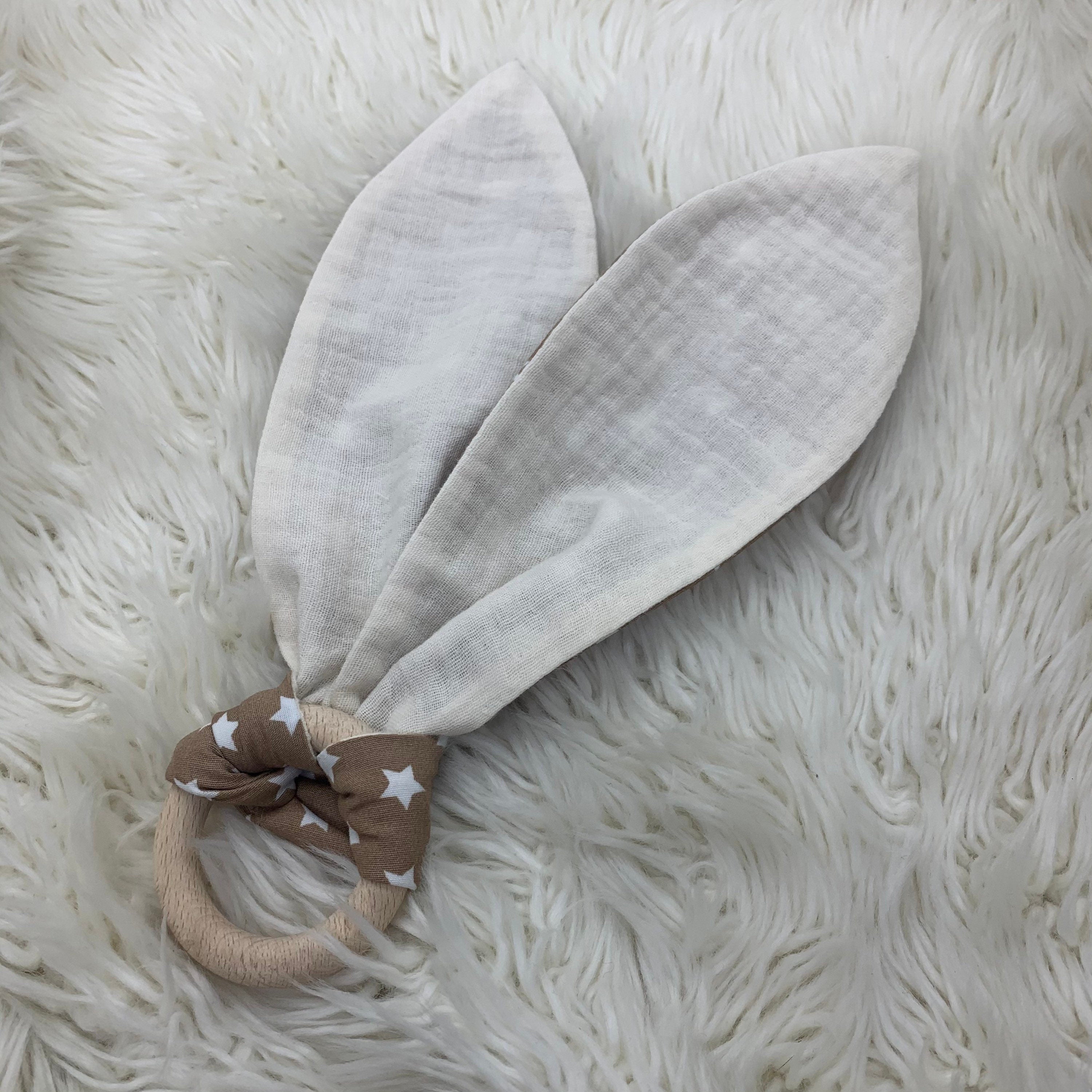 Beißring Hasenohren Greifling Zahnungsspielzeug Holzring braun weiße Sterne