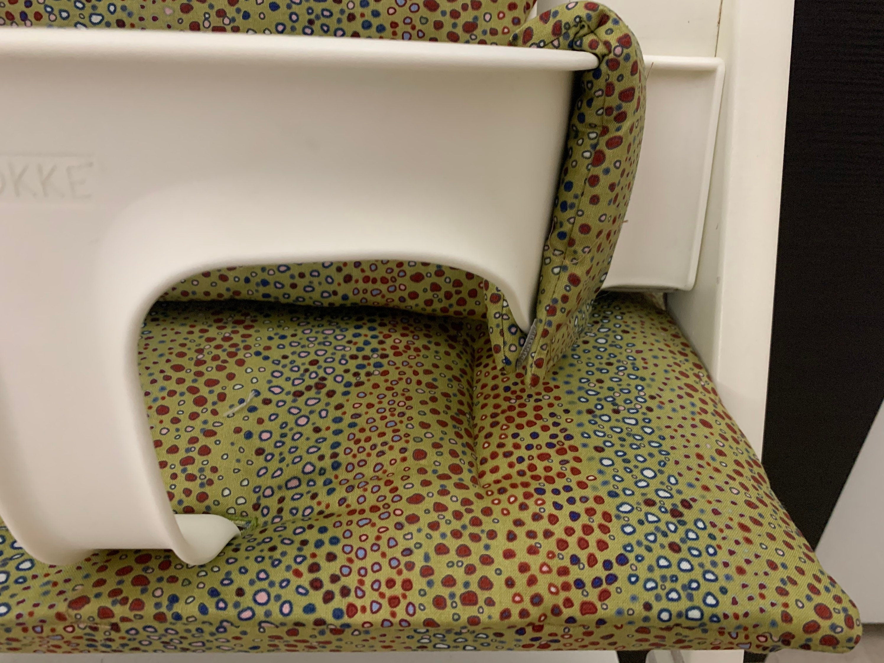 Tripp Trapp Sitzkissen Kissenset für Stokke Hochstuhl - bunte Punkte