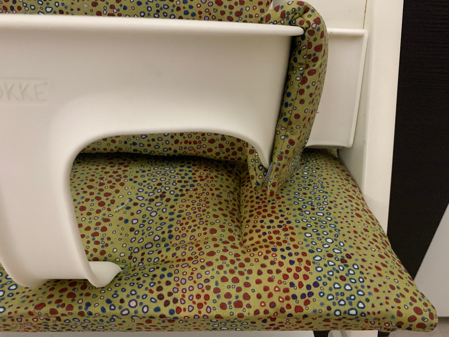 Tripp Trapp Sitzkissen Kissenset für Stokke Hochstuhl - bunte Punkte