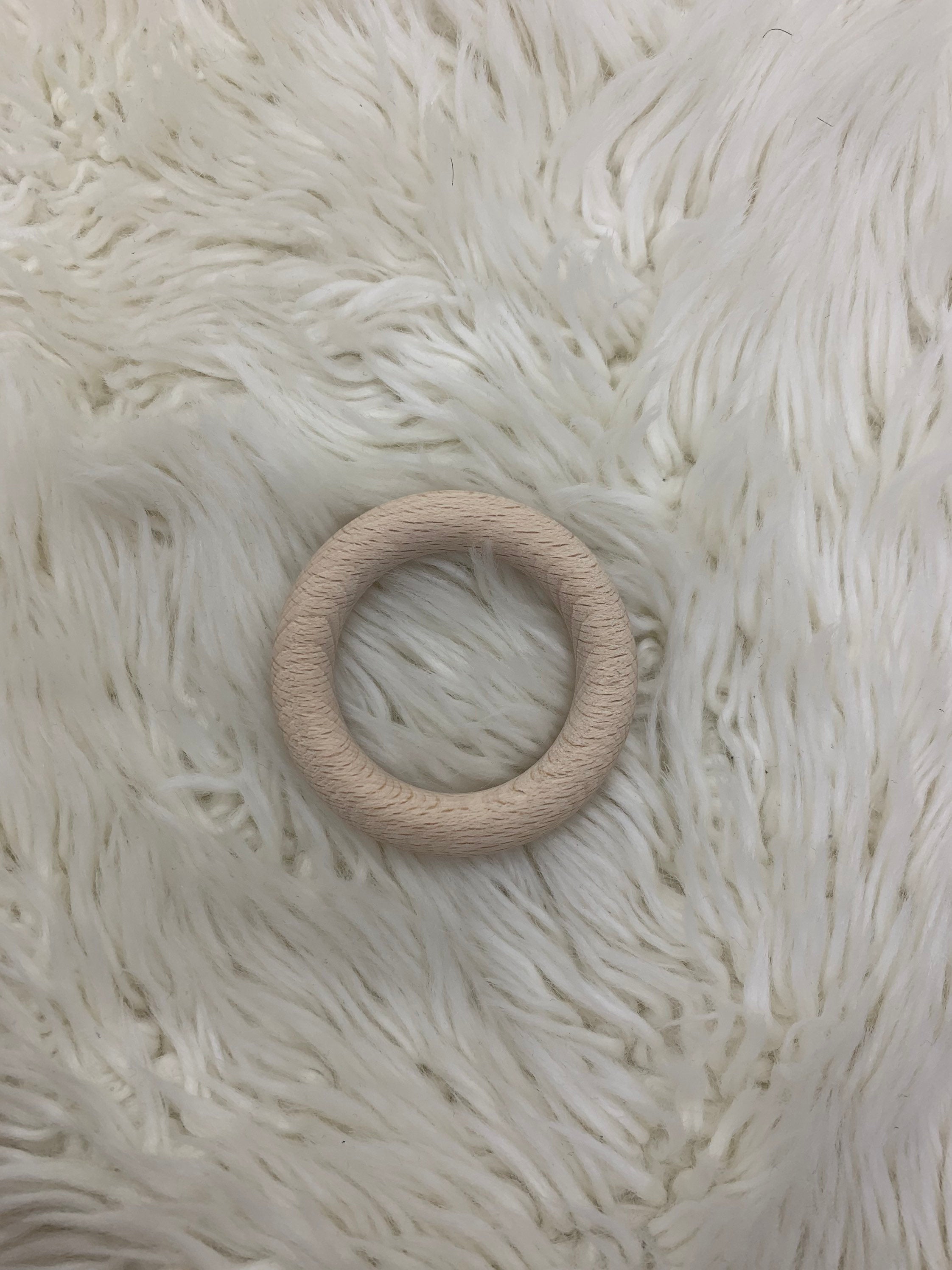 Beißring Hasenohren Greifling Zahnungsspielzeug Holzring weiss vanilla Uni Musselin