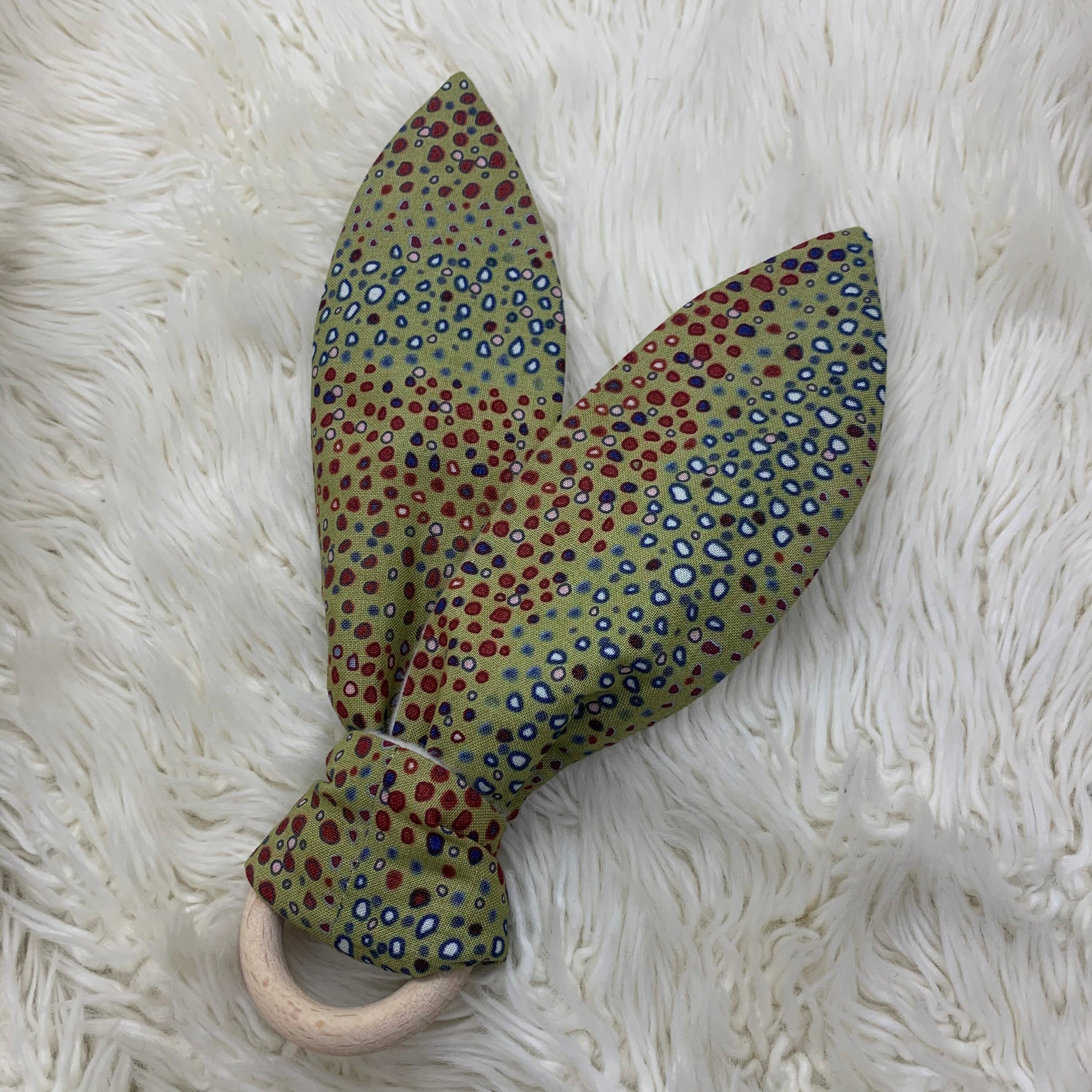 Beißring Hasenohren Greifling Zahnungsspielzeug Holzring Abstrakte Punkte Khaki