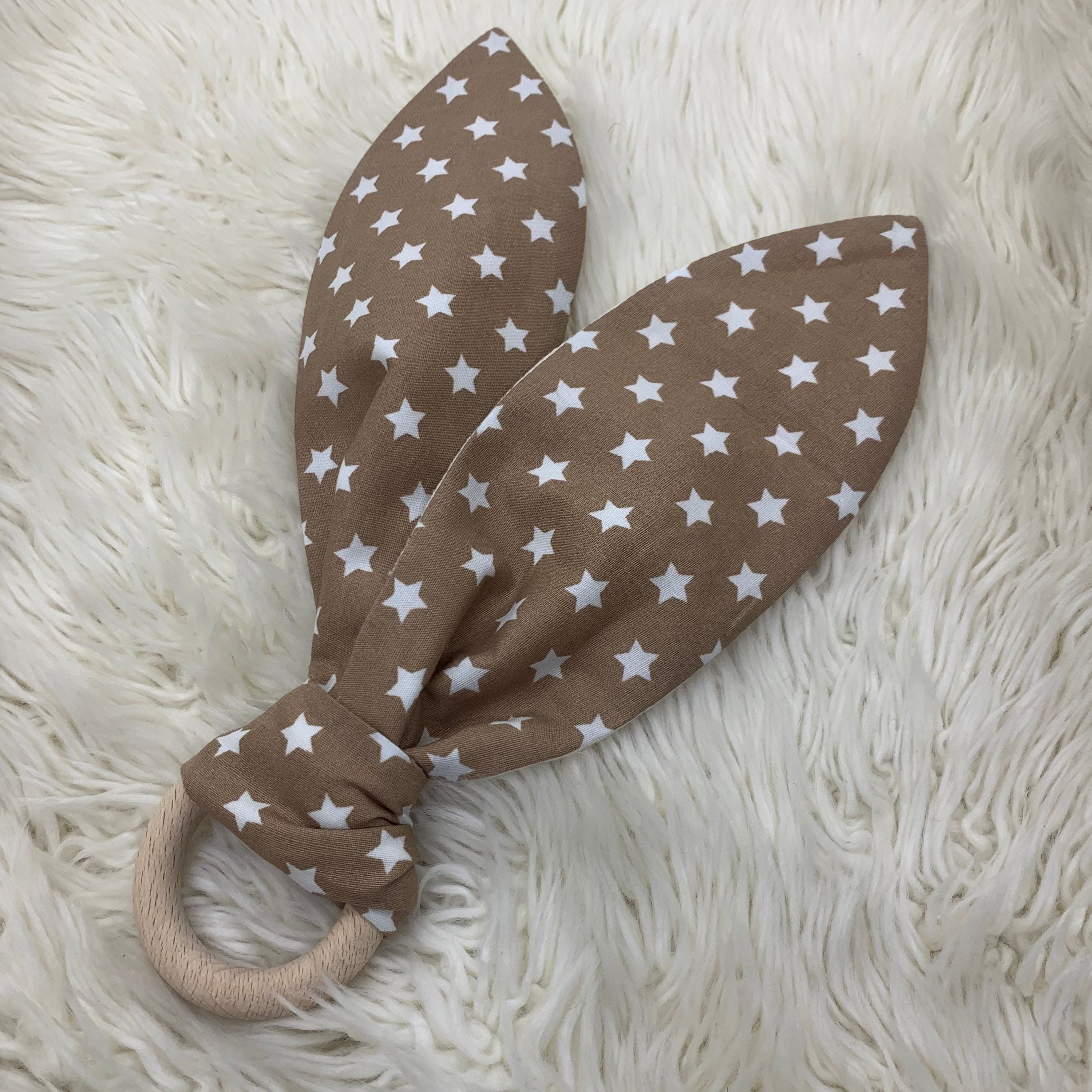 Beißring Hasenohren Greifling Zahnungsspielzeug Holzring braun weiße Sterne