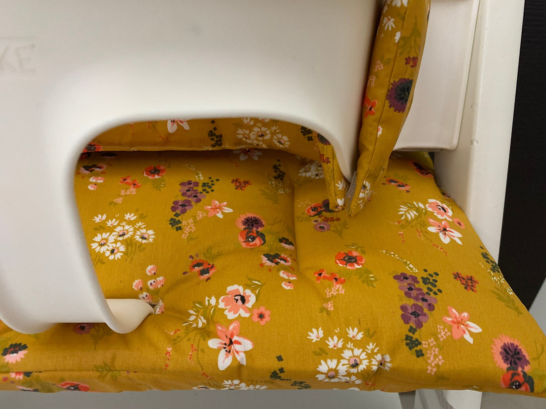Abwaschbares Tripp Trapp Kissenset für Stokke Hochstuhl - Blüten senffarbend