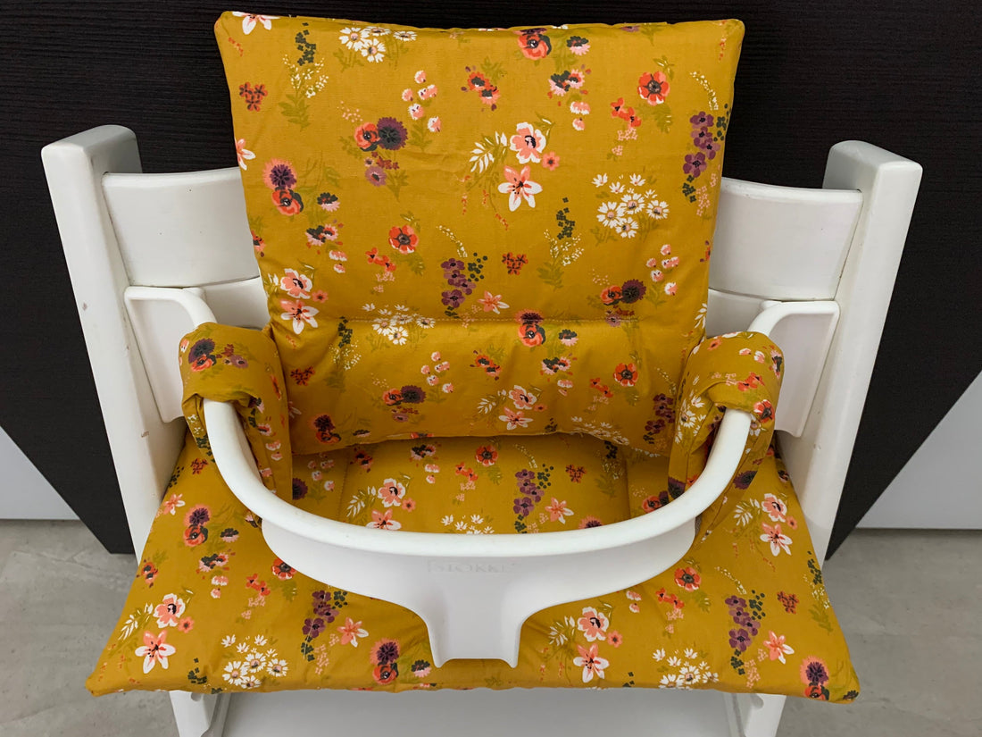 Abwaschbares Tripp Trapp Kissenset für Stokke Hochstuhl - Blüten senffarbend