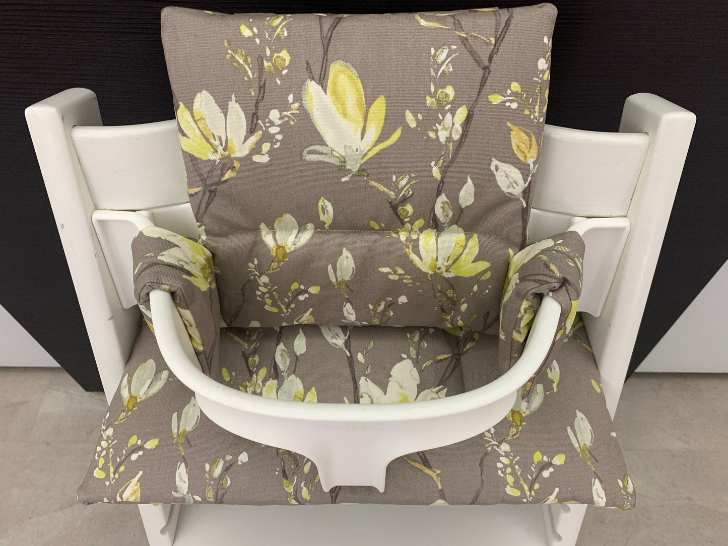 Abwaschbares Tripp Trapp Kissenset für Stokke Hochstuhl - Blüten Braun