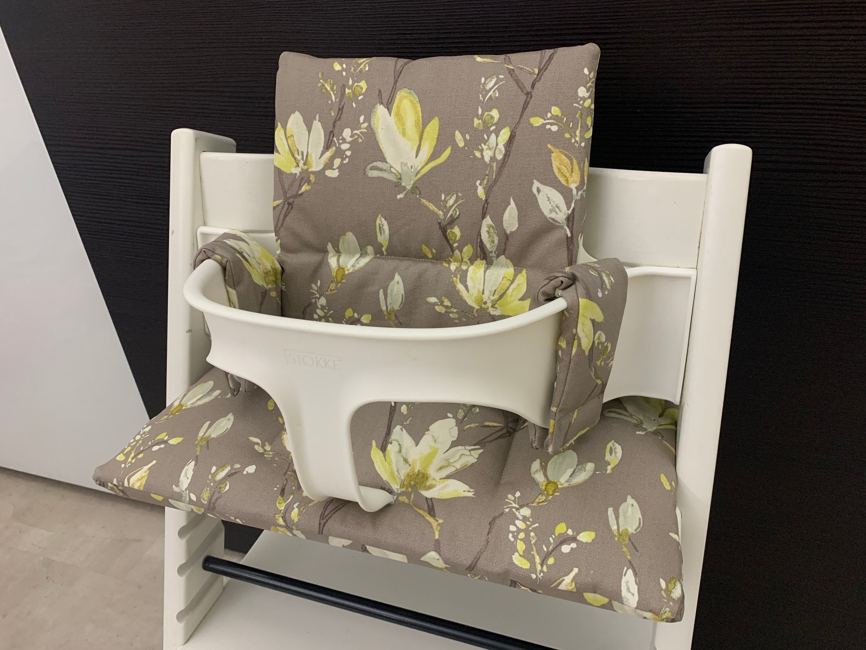 Abwaschbares Tripp Trapp Kissenset für Stokke Hochstuhl - Blüten Braun