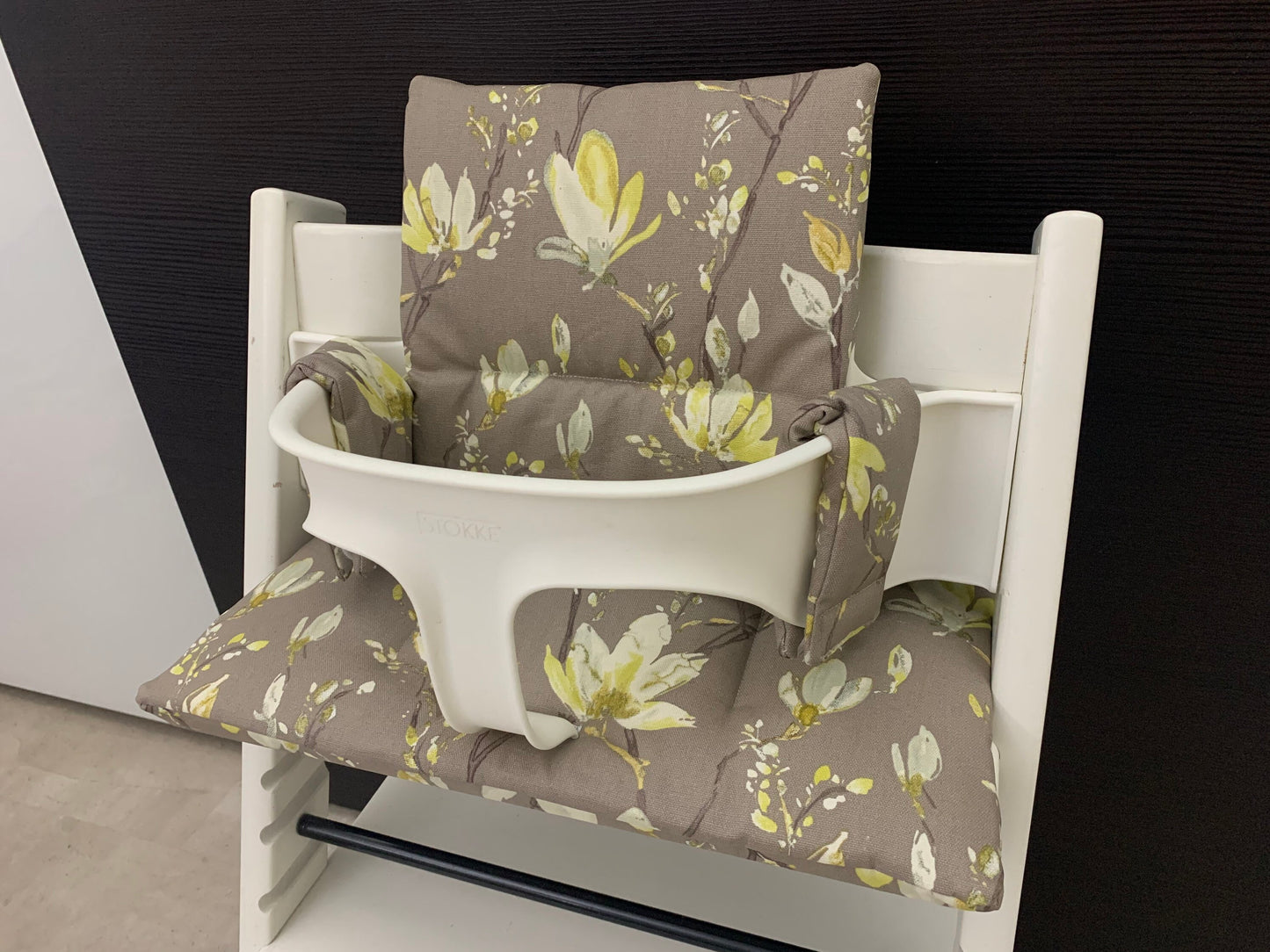 Abwaschbares Tripp Trapp Kissenset für Stokke Hochstuhl - Blüten Braun