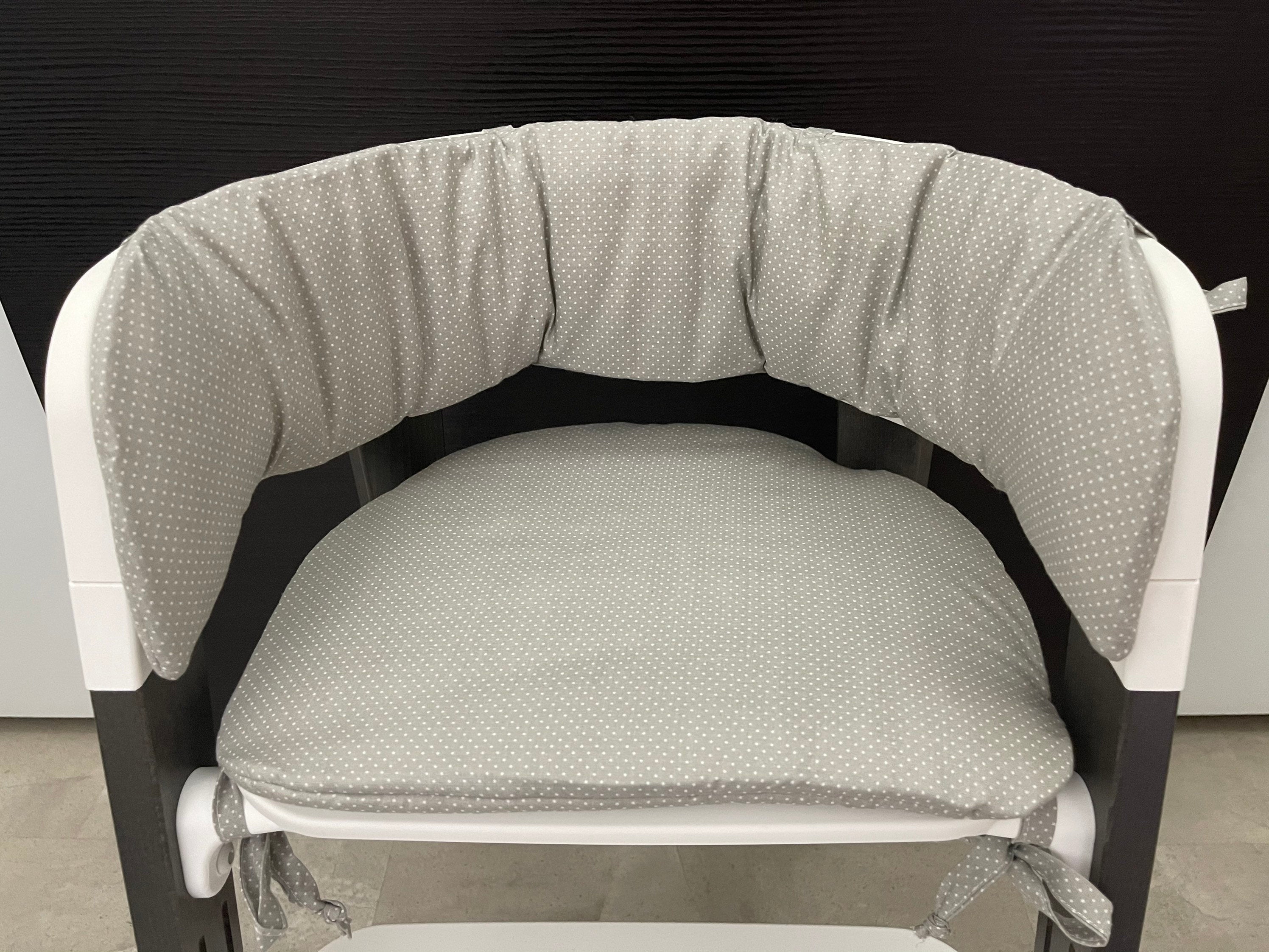 Sitzkissen Kissenset für Stokke Steps Hochstuhl - kleine Punkte grau