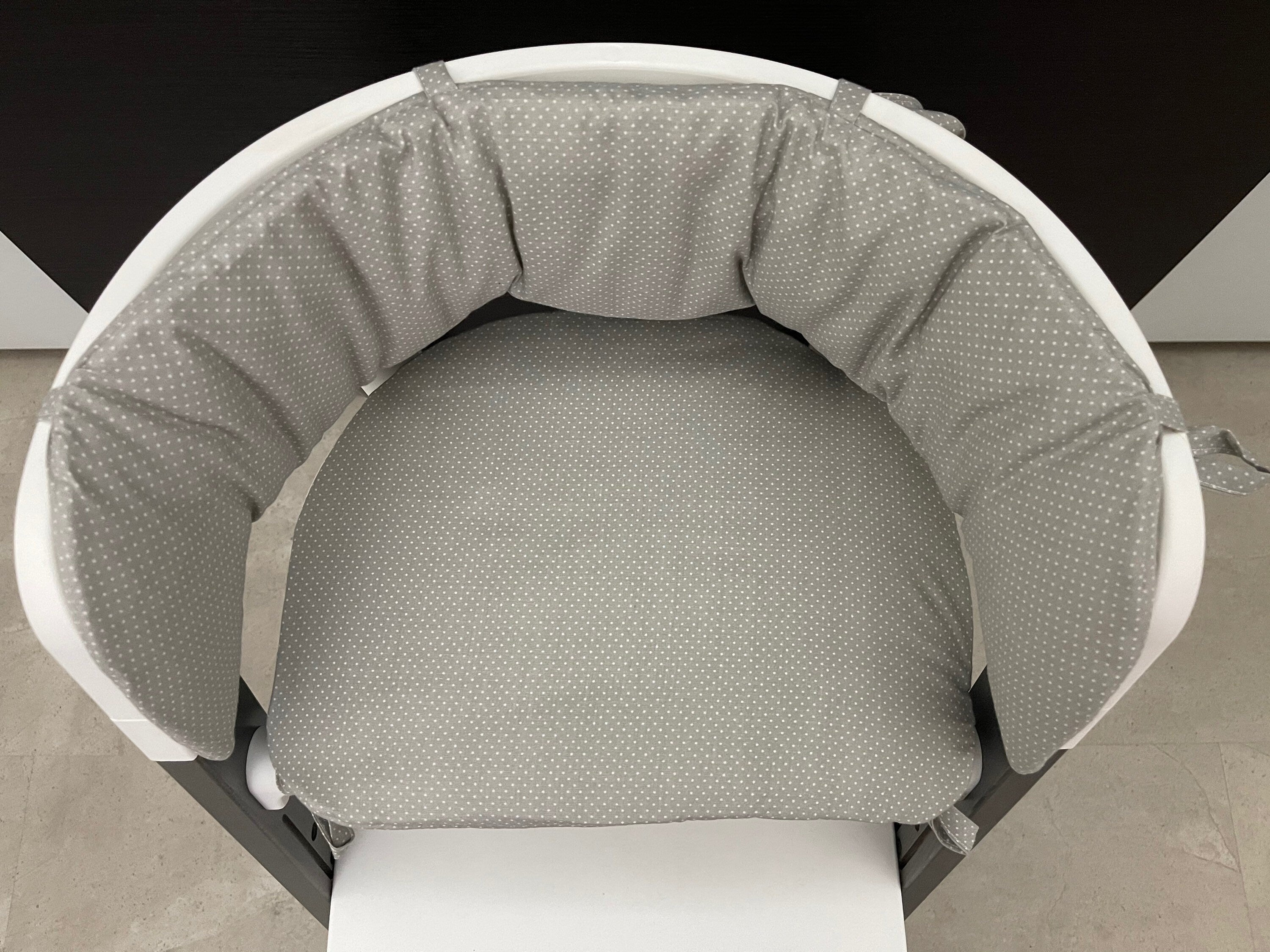 Sitzkissen Kissenset für Stokke Steps Hochstuhl - kleine Punkte grau