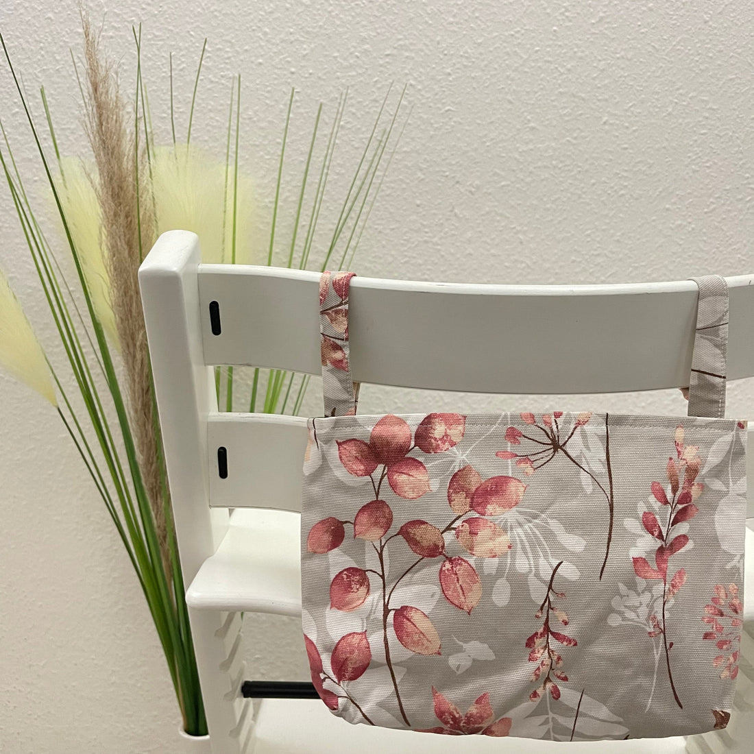 Abwaschbares Utensilo für Hochstuhl, Hochstuhltasche - Blüten rötlich