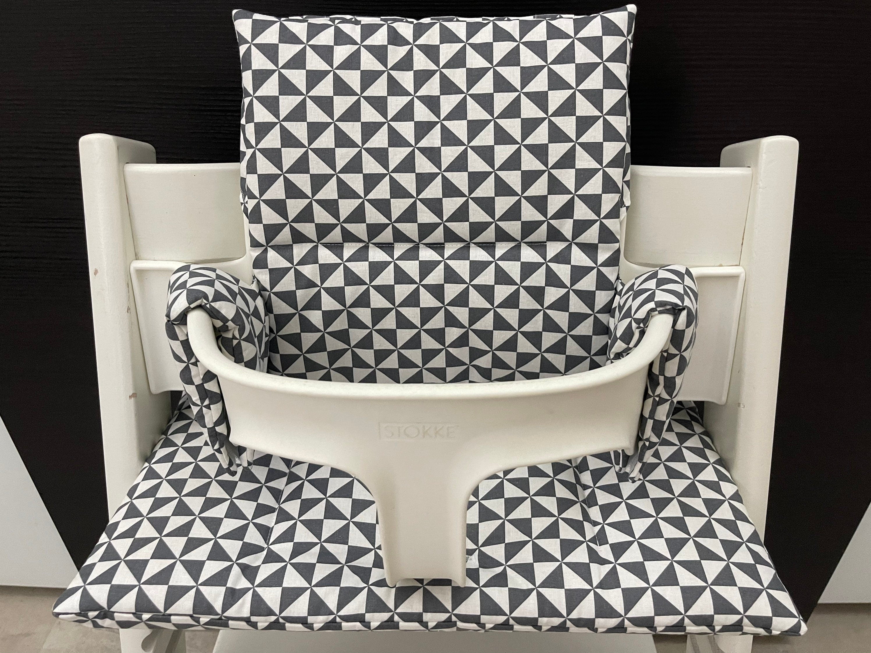 Tripp Trapp Sitzkissen Kissenset für Stokke Hochstuhl - Dreieck Dunkelgrau /Weiß