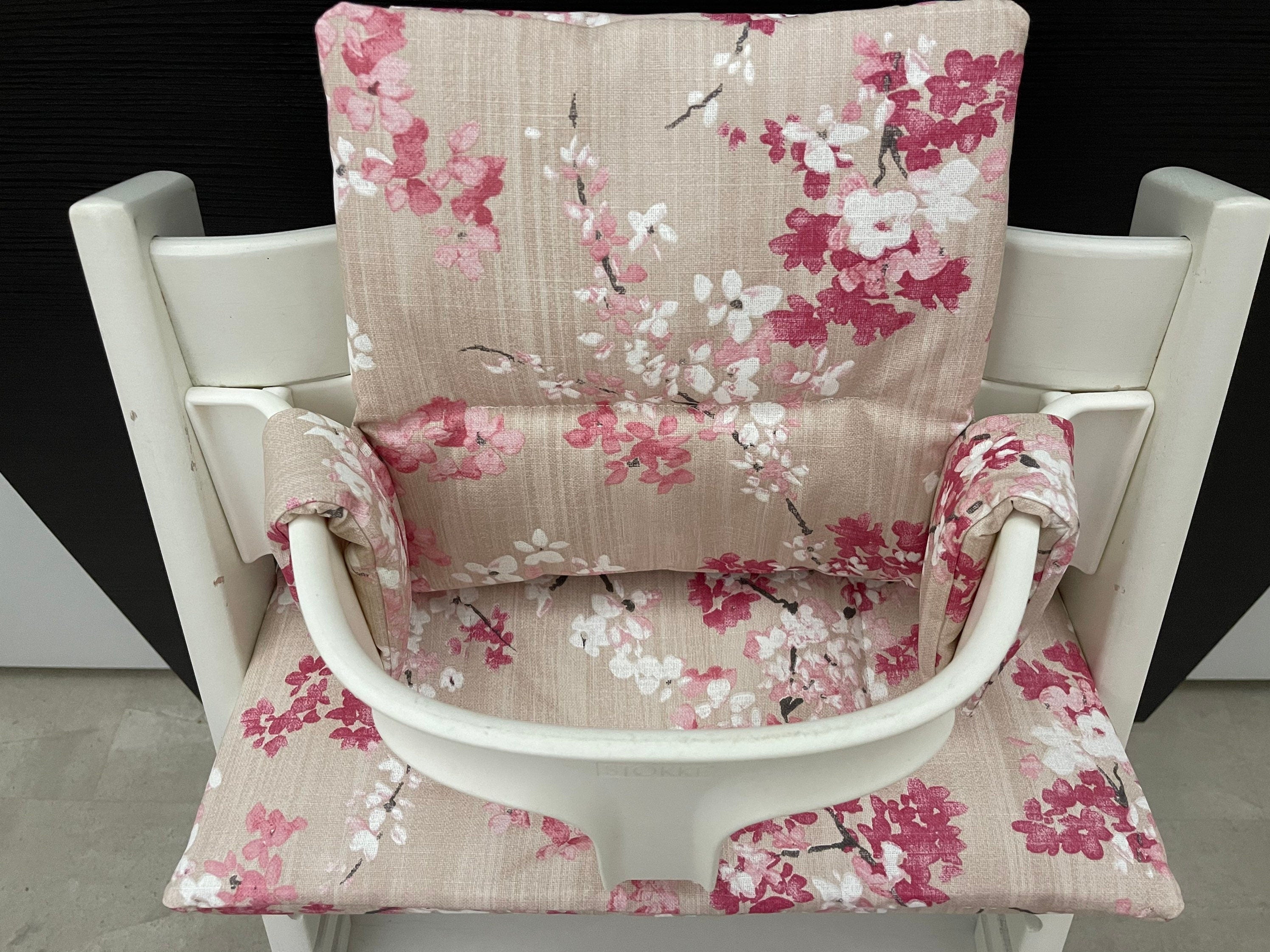 Abwaschbares Tripp Trapp Kissenset für Stokke Hochstuhl - Akira Blüten rötlich