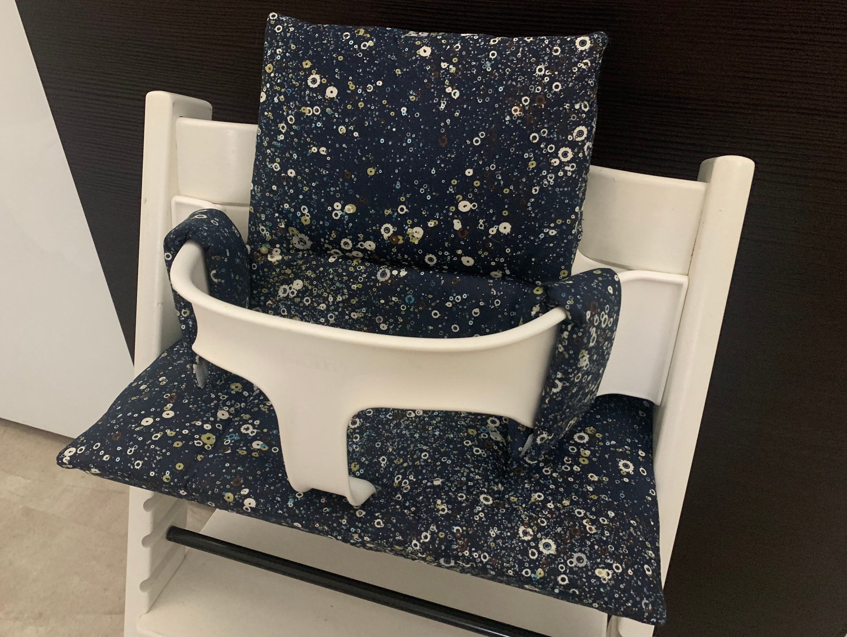 Tripp Trapp Sitzkissen Kissenset für Stokke Hochstuhl - Blumenrausch dunkelblau