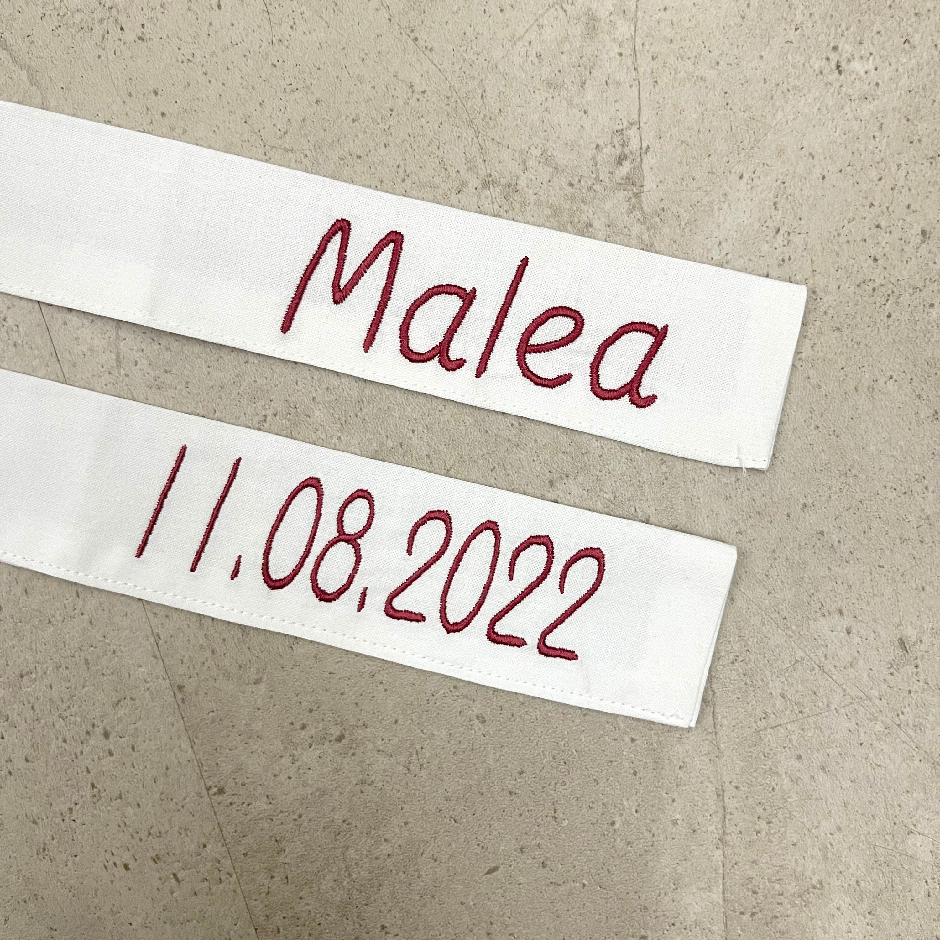 Gestickte Schleife für Schultüte | Schultütenschleife mit Namen, Datum oder Wunschtext | Schulkind 2023