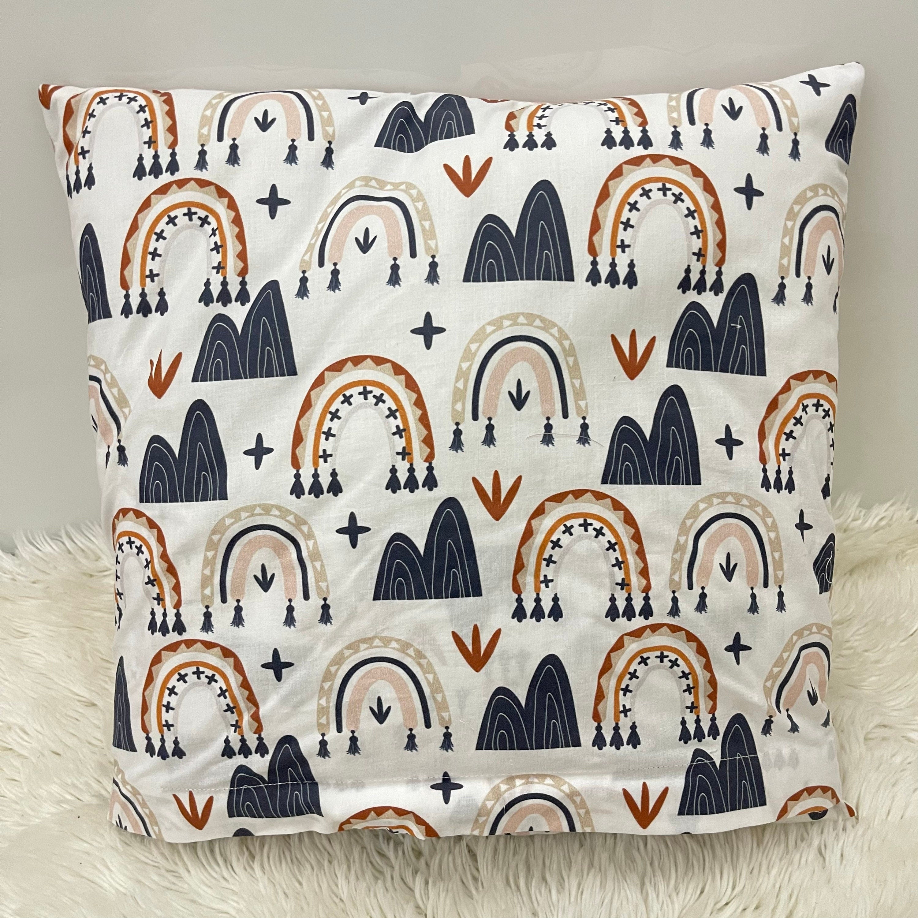 Namenskissen, Kuschelkissen, Personalisierung gestickt | Regenbogen Boho