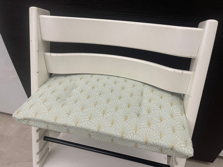 Tripp Trapp Sitzkissen Kissenset für Stokke Hochstuhl - Lurexeffekte Glamour Schuppen Fächer mint goldfarbig