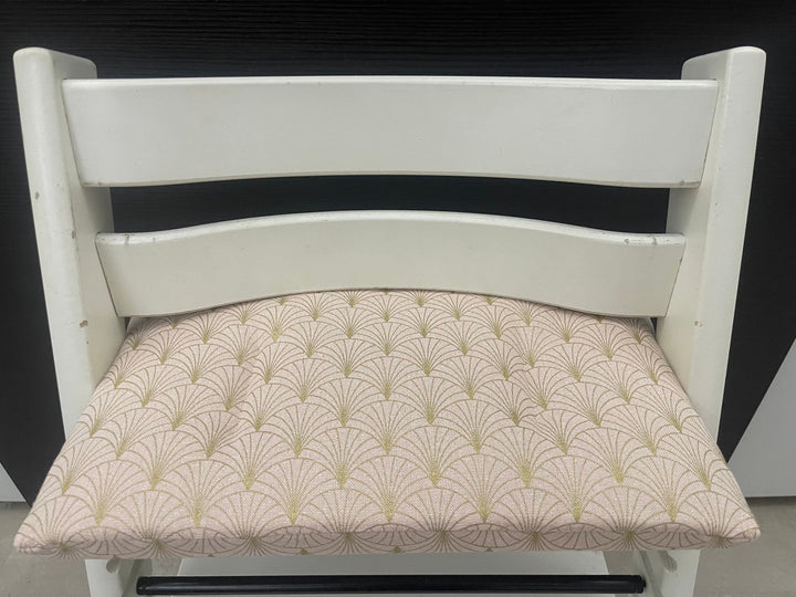 Tripp Trapp Sitzkissen Kissenset für Stokke Hochstuhl - Lurexeffekte Glamour Schuppen Fächer rosa goldfarbig