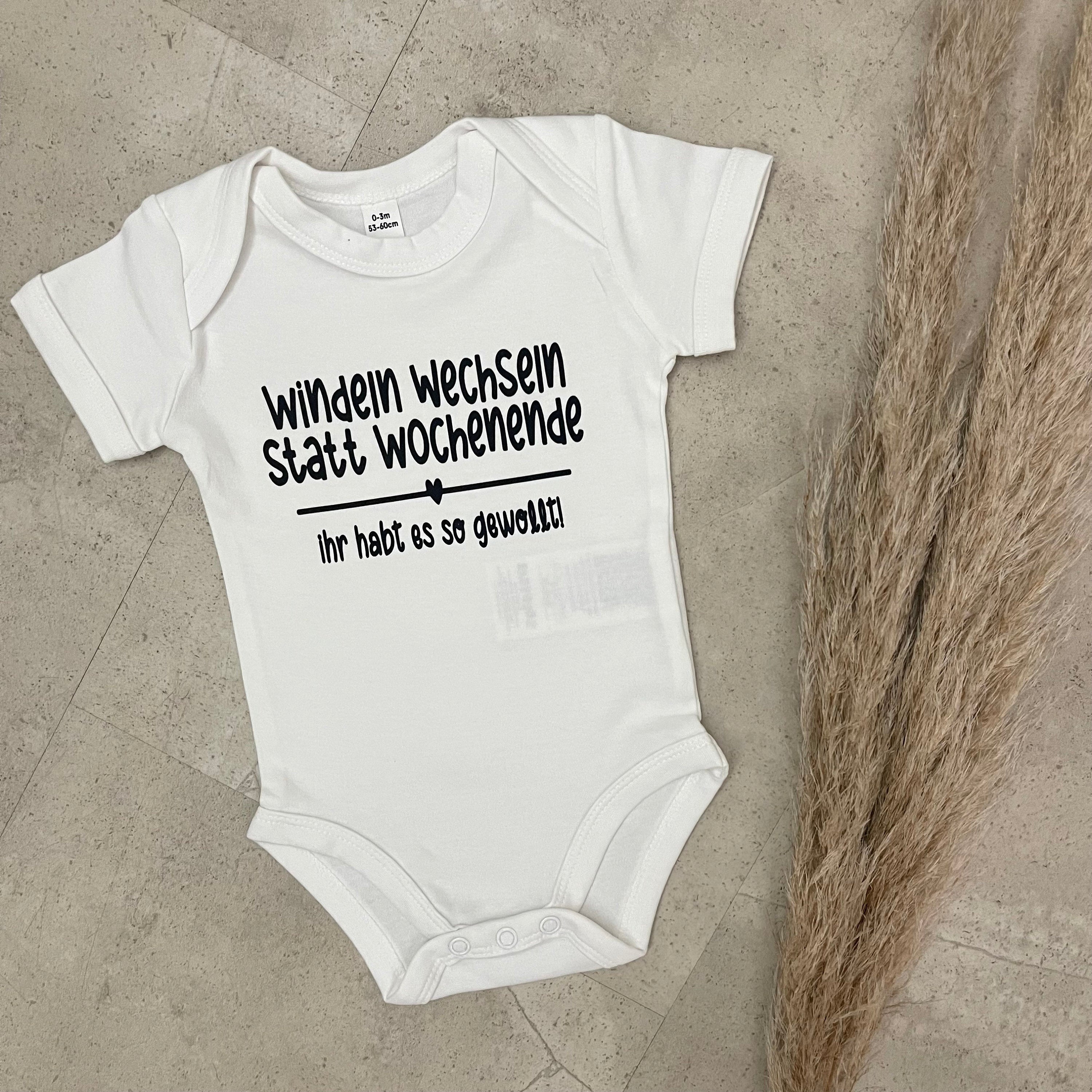 Babybody kurzarm - Windeln wechseln statt Wochenende | Schwangerschaft | Baby | Geburt | Babygeschenk | Geburtsgeschenk | Newborn