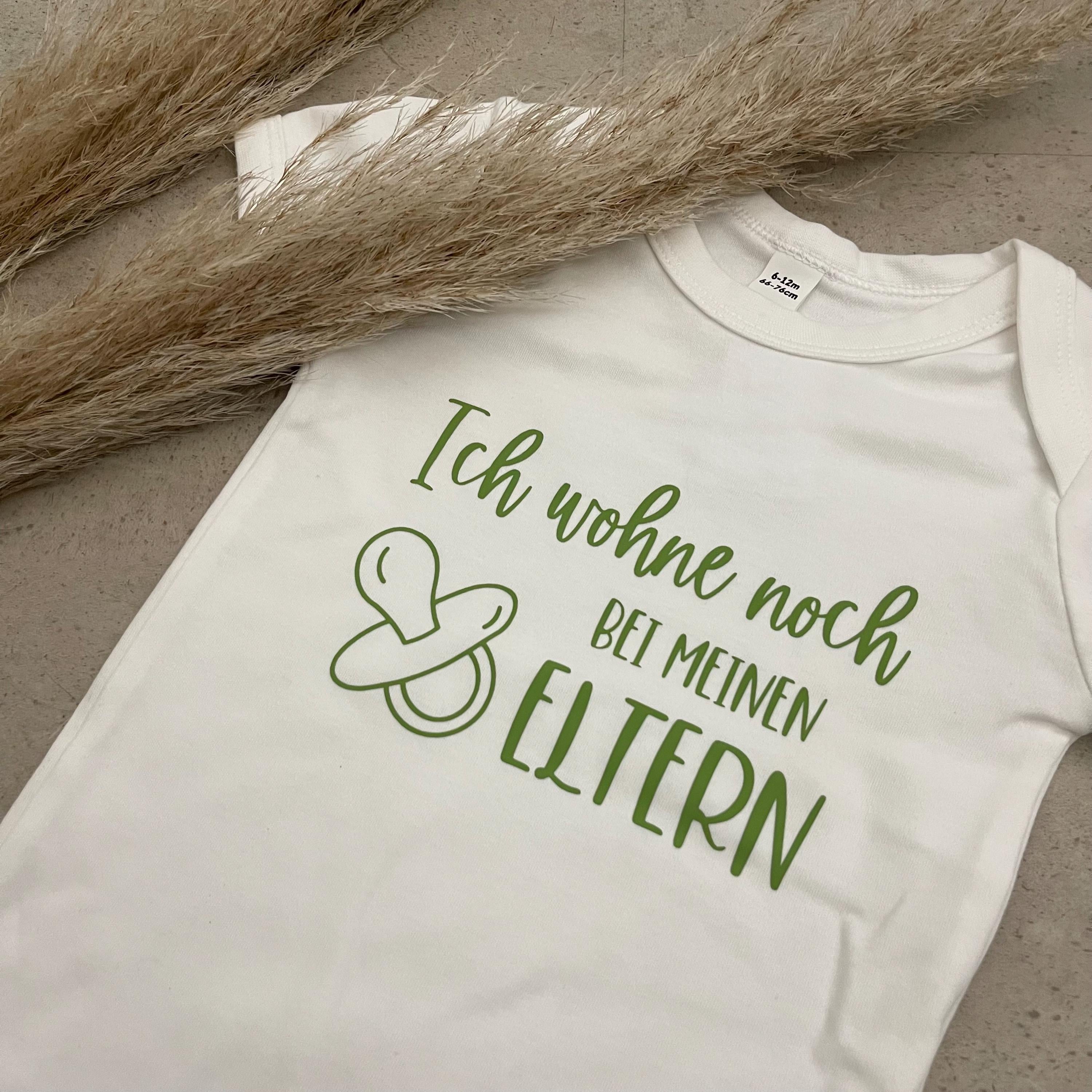 Babybody kurzarm - Ich wohne noch bei meinen Eltern | Schwangerschaft | Baby | Geburt | Babygeschenk | Geburtsgeschenk | Newborn