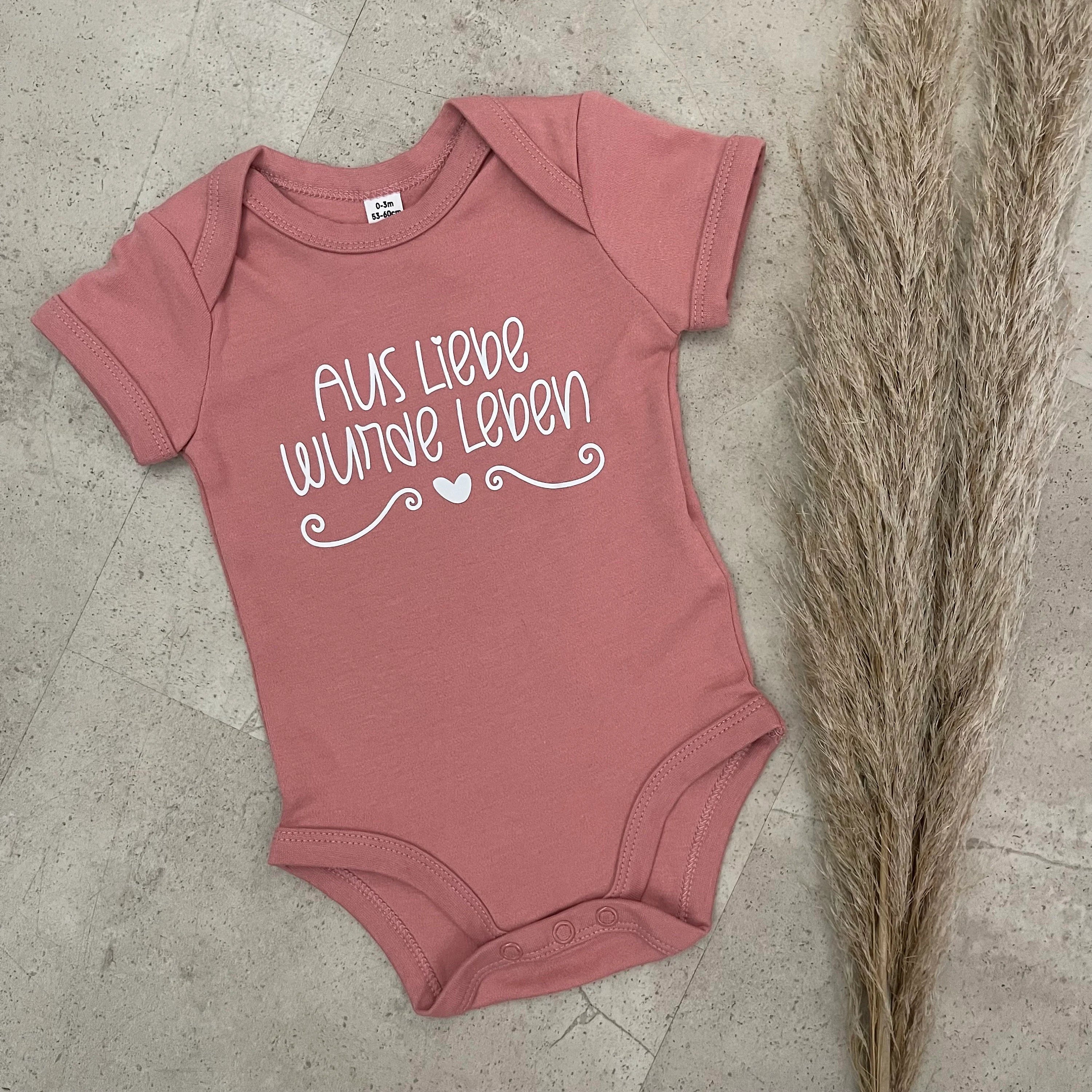 Babybody kurzarm - Aus Liebe wurde Leben | Schwangerschaft | Baby | Geburt | Babygeschenk | Geburtsgeschenk | Newborn