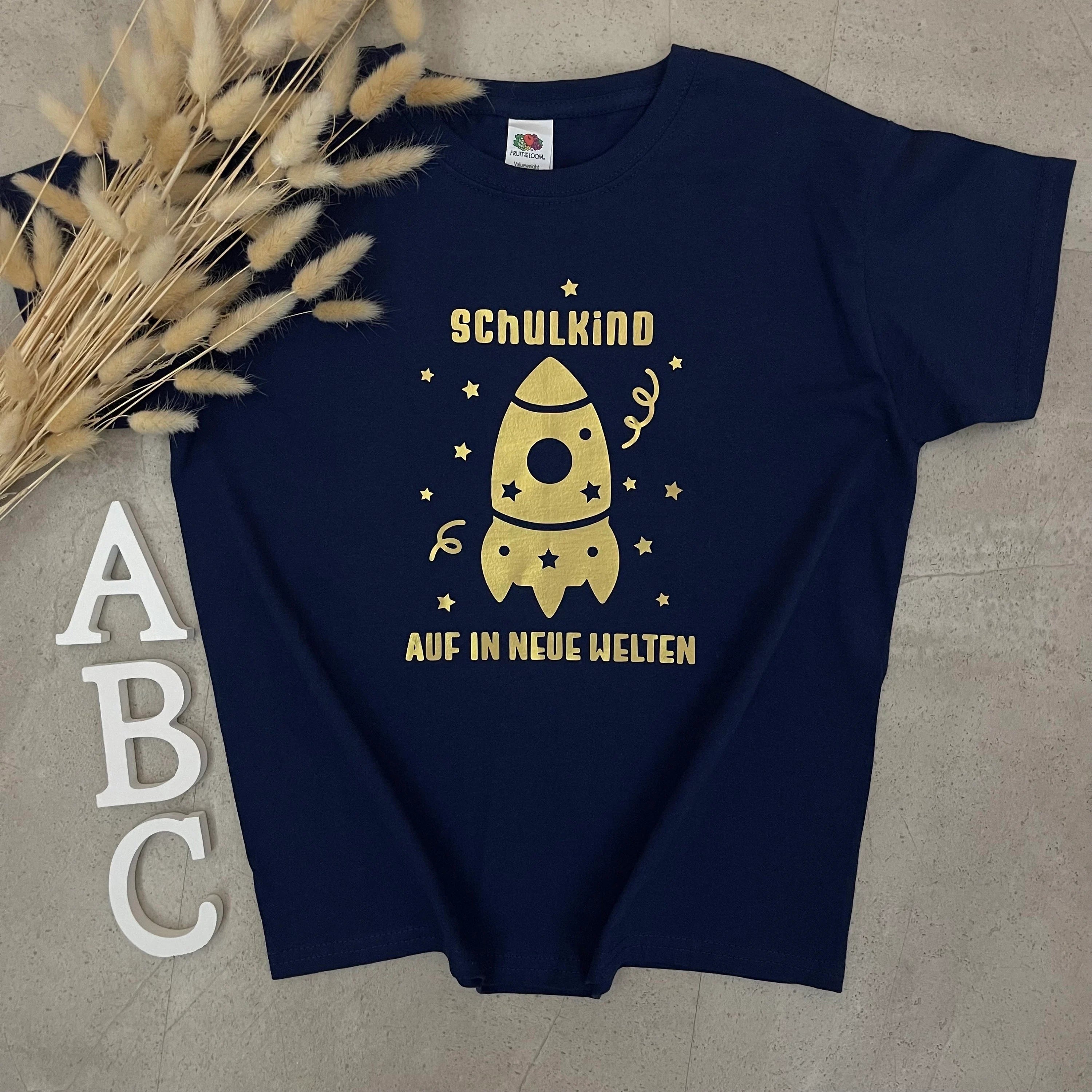 Kinder T-Shirt, Schulkind mit Namen, personalisiert, Einschulung, Schulanfang - Auf in neue Welten