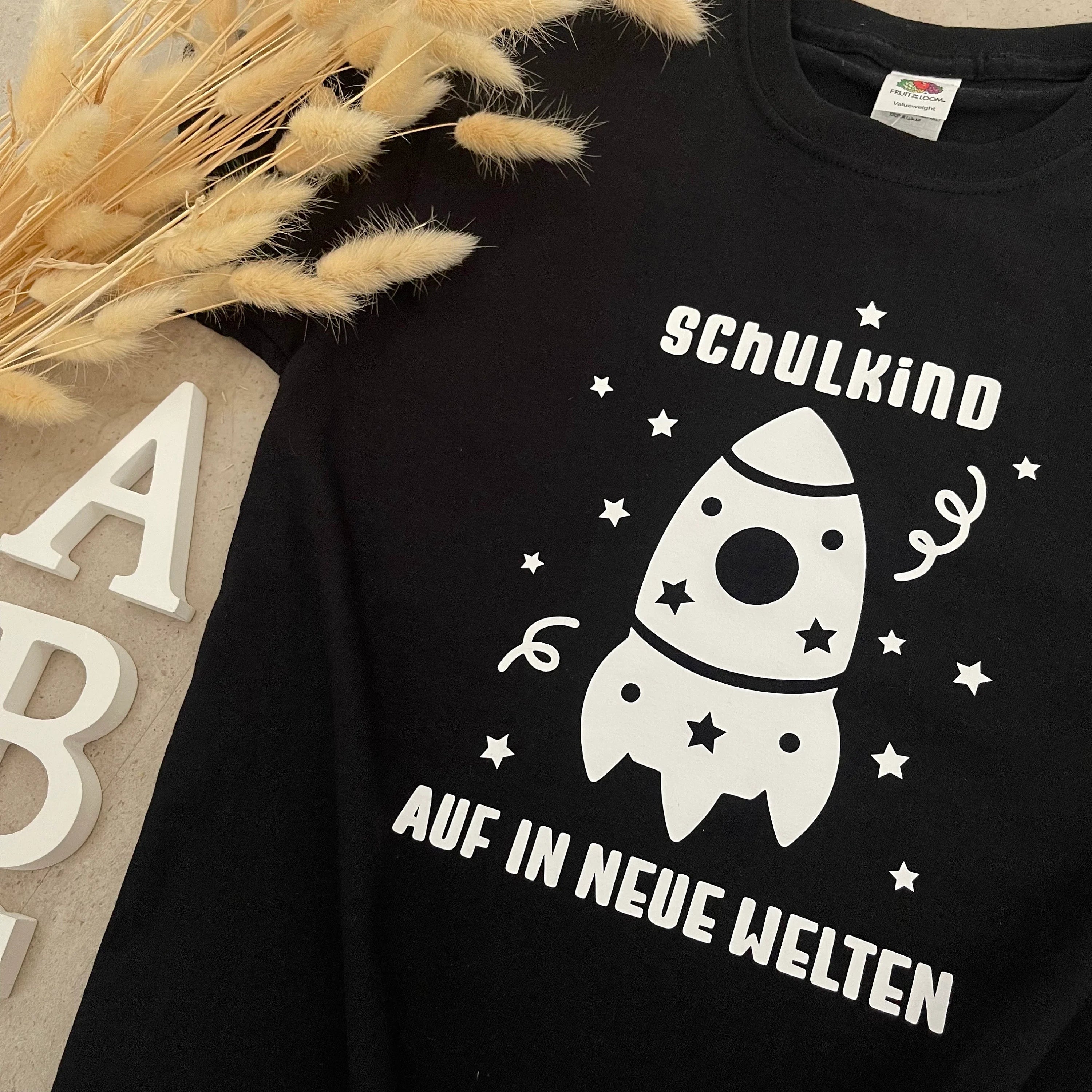 Kinder T-Shirt, Schulkind mit Namen, personalisiert, Einschulung, Schulanfang - Auf in neue Welten