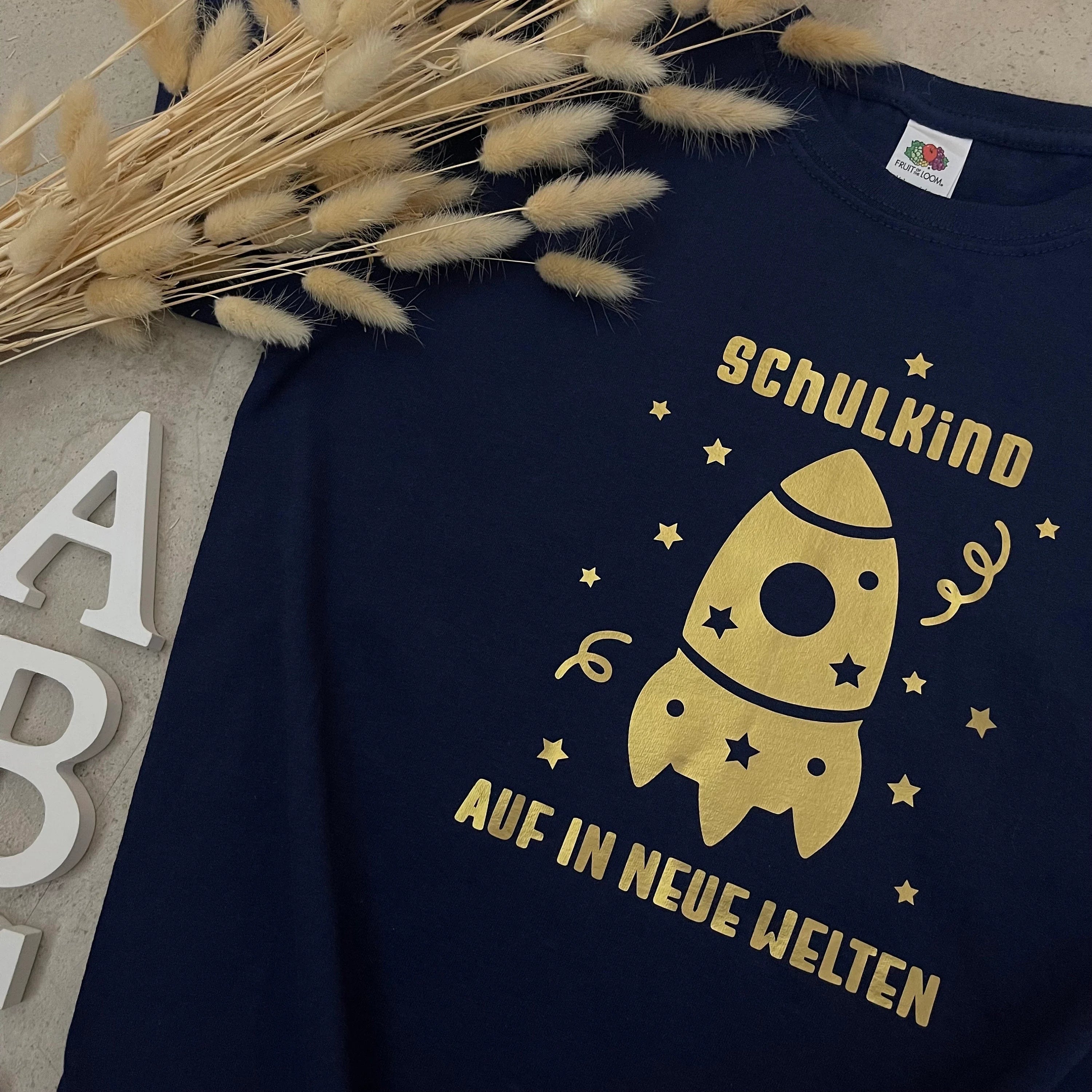 Kinder T-Shirt, Schulkind mit Namen, personalisiert, Einschulung, Schulanfang - Auf in neue Welten