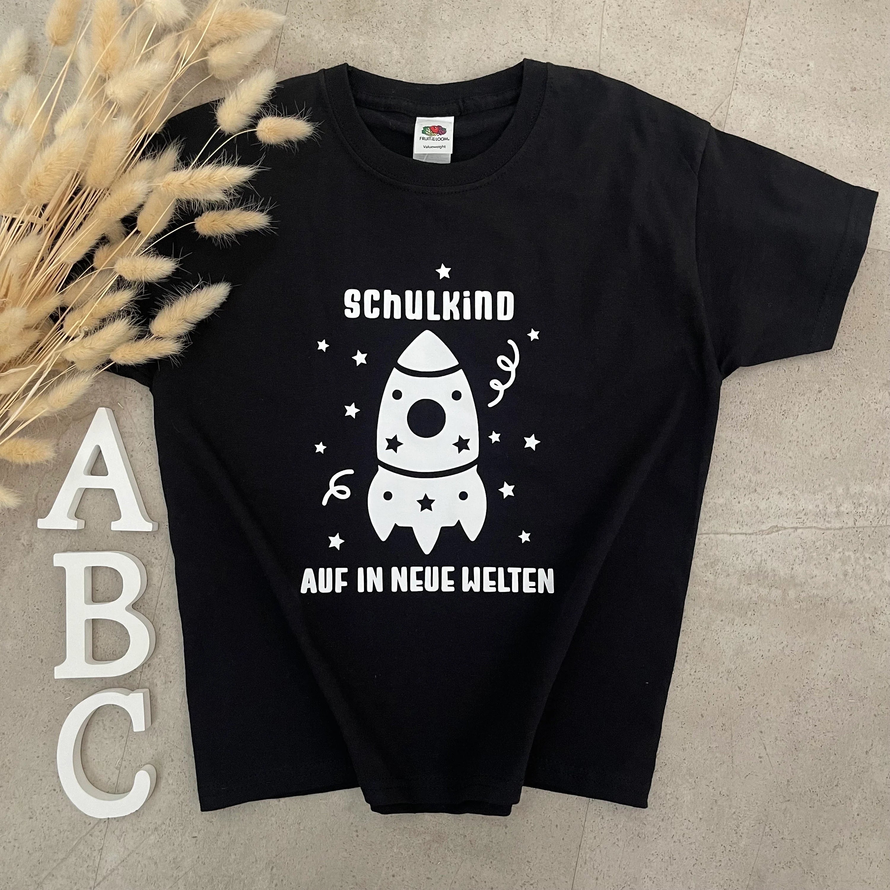 Kinder T-Shirt, Schulkind mit Namen, personalisiert, Einschulung, Schulanfang - Auf in neue Welten