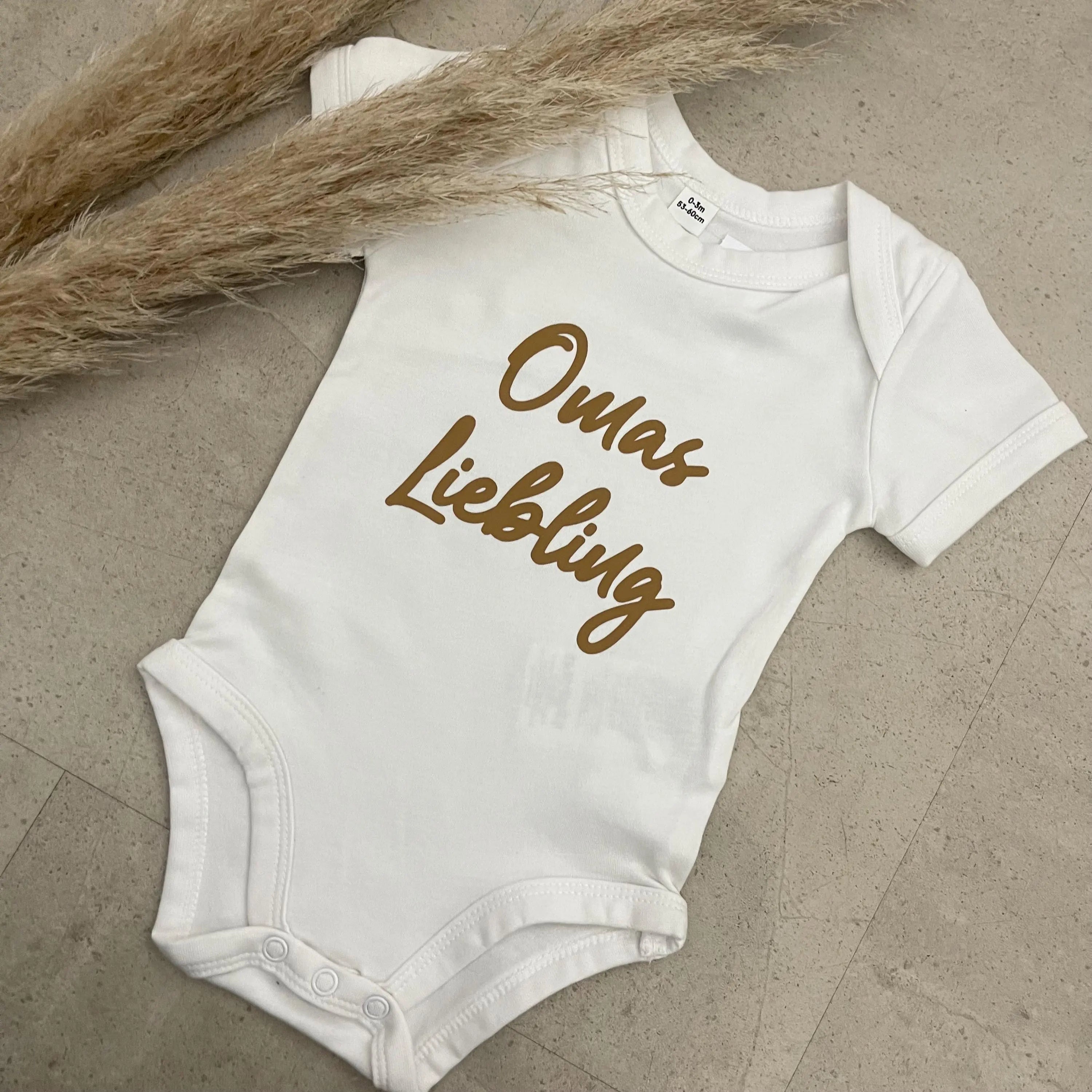 Babybody kurzarm - Omas Liebling | Schwangerschaft | Baby | Geburt | Babygeschenk | Geburtsgeschenk | Newborn