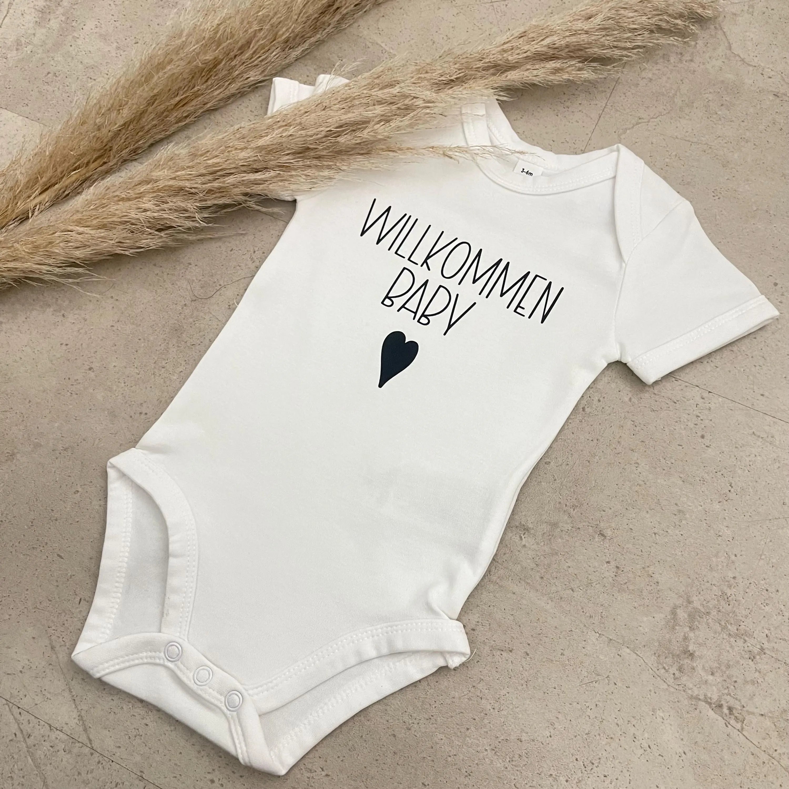 Babybody kurzarm - Willkommen Baby | Schwangerschaft | Baby | Geburt | Babygeschenk | Geburtsgeschenk | Newborn
