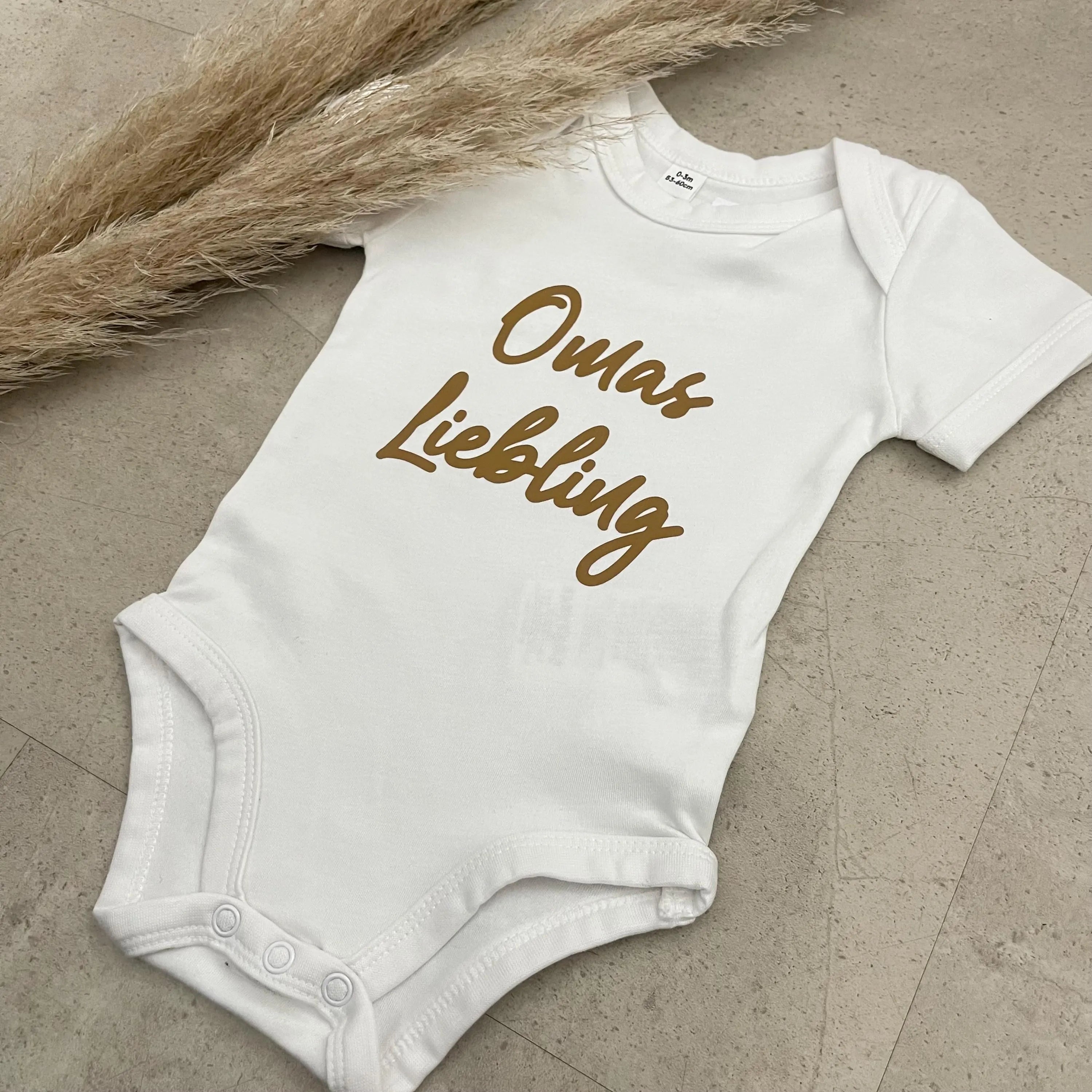 Babybody kurzarm - Omas Liebling | Schwangerschaft | Baby | Geburt | Babygeschenk | Geburtsgeschenk | Newborn