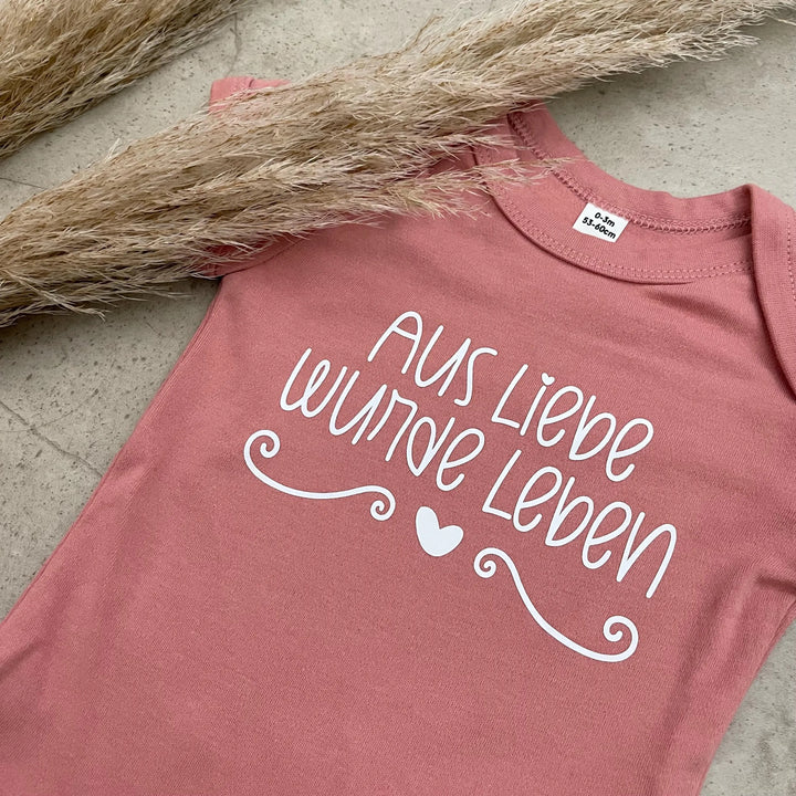 Babybody kurzarm - Aus Liebe wurde Leben | Schwangerschaft | Baby | Geburt | Babygeschenk | Geburtsgeschenk | Newborn