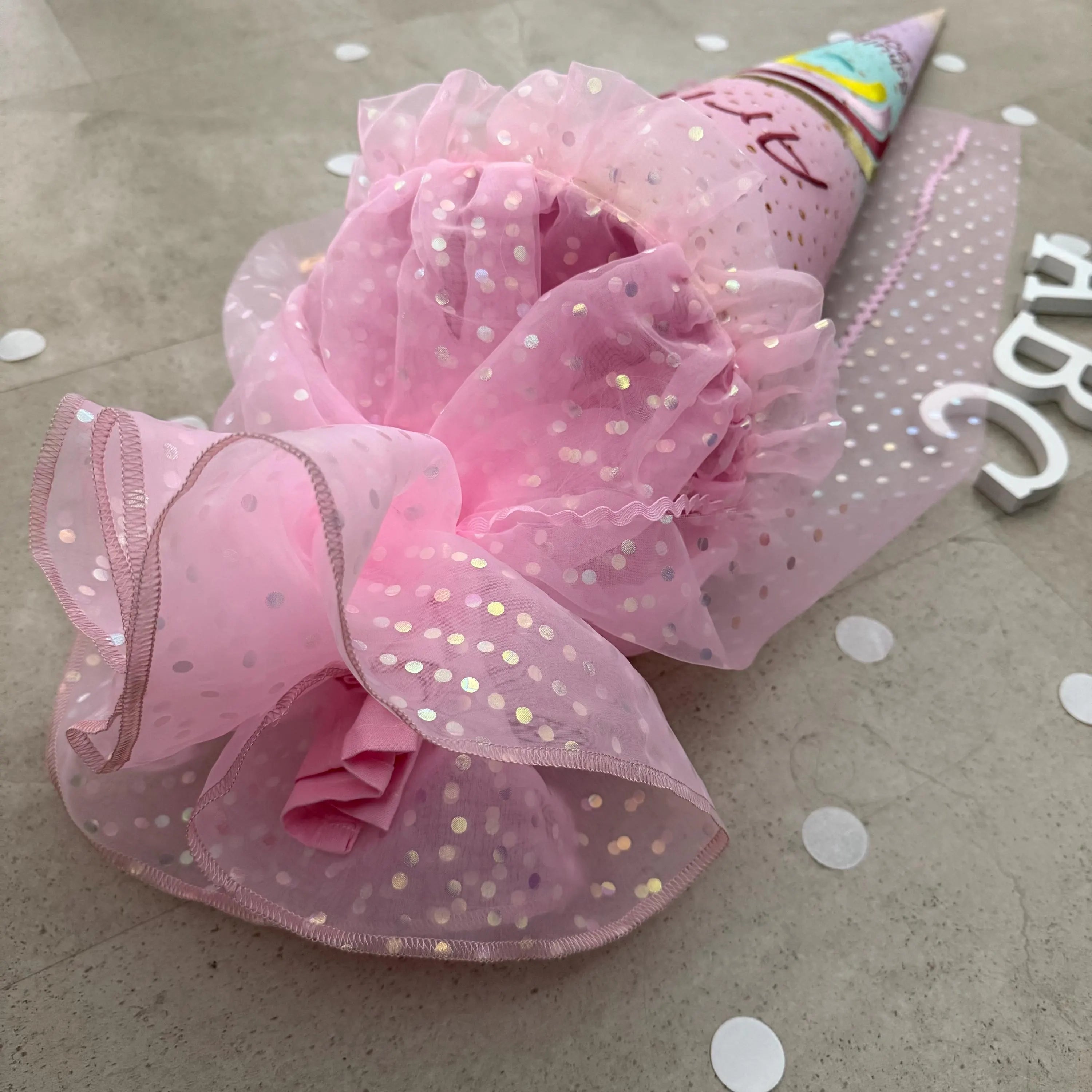 70cm Schultüte Zuckertüte Einschulung Groß Handmade - Regenbogen mit Applikation und Tüll