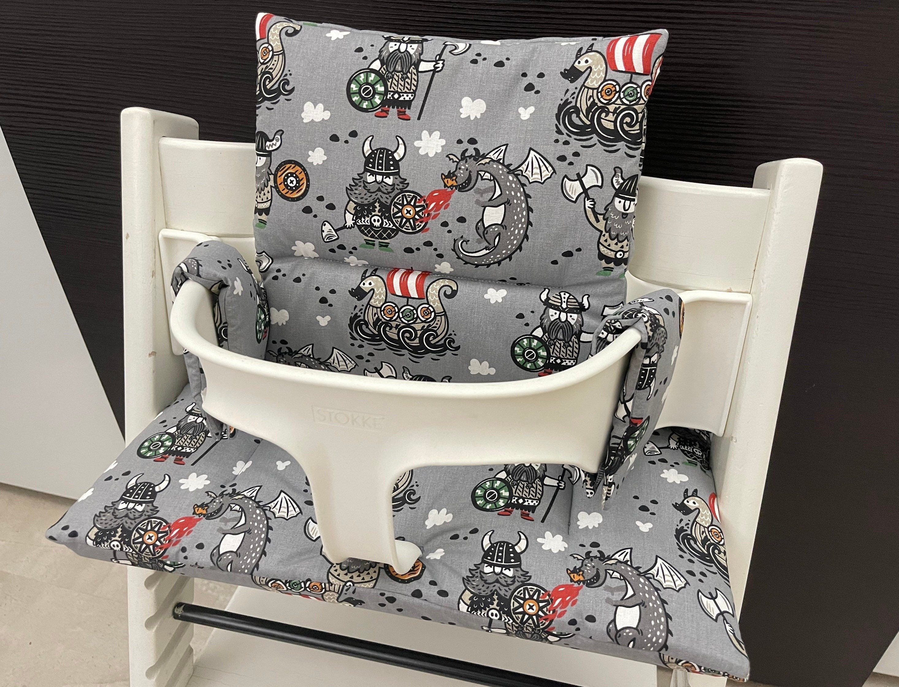 Handgemachtes Sitzkissen Set für den Stokke Tripp Trapp Hochstuhl in Grau mit Wikinger und Drachen, abwaschbares Material
