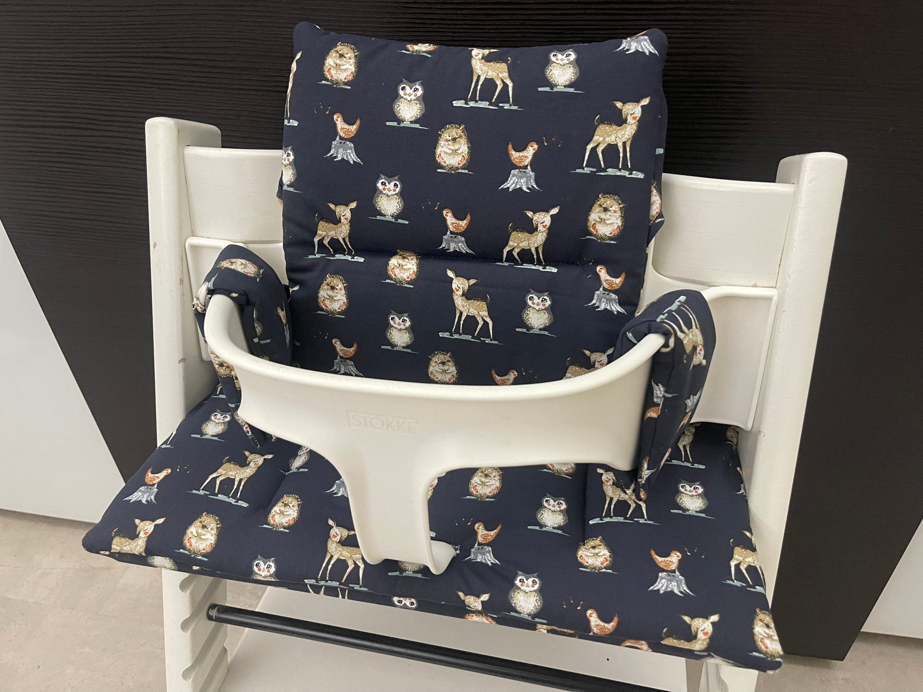 Handgemachtes Sitzkissen Set für den Stokke Tripp Trapp Hochstuhl in dunkelblau mit Waldtieren, Baumwoll Material