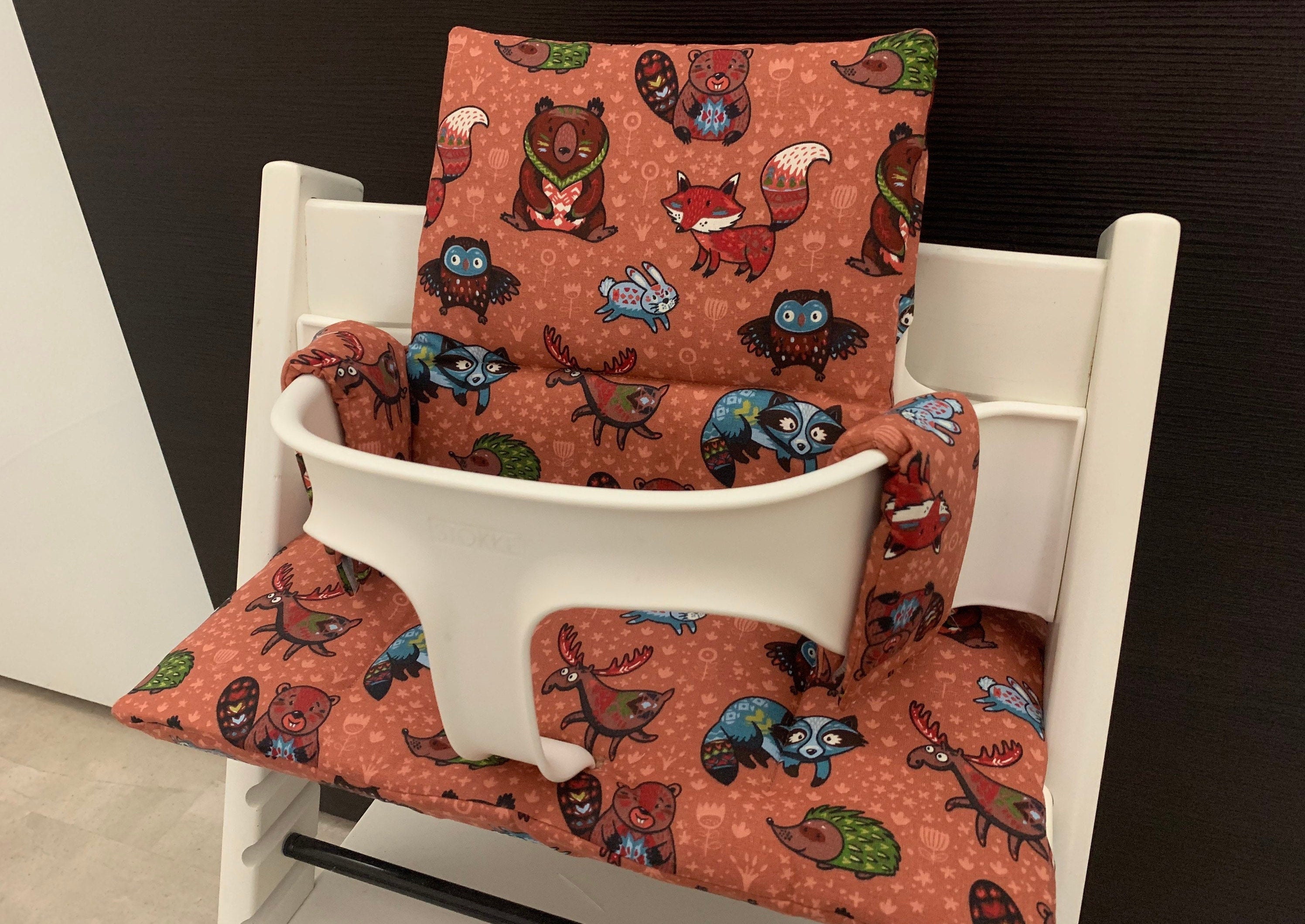 Handgemachtes Sitzkissen Set für den Stokke Tripp Trapp Hochstuhl in Rotbraun mit Waldtier Motiv, Baumwolle