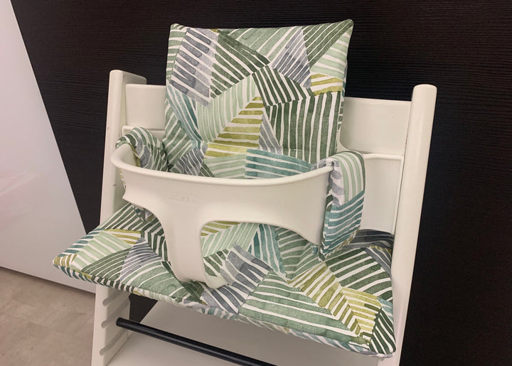 Handgemachtes Sitzkissen Set für den Stokke Tripp Trapp Hochstuhl in abstrakt Linien in Grün, abwaschbares Material