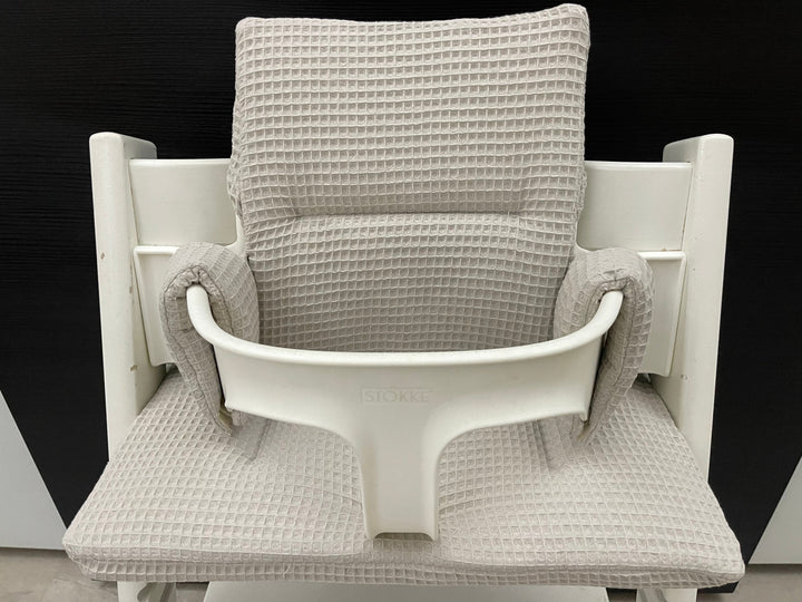 Frontansicht vom Handgemachten Sitzkissen Set für den Stokke Tripp Trapp Hochstuhl in Creme, Waffelpique