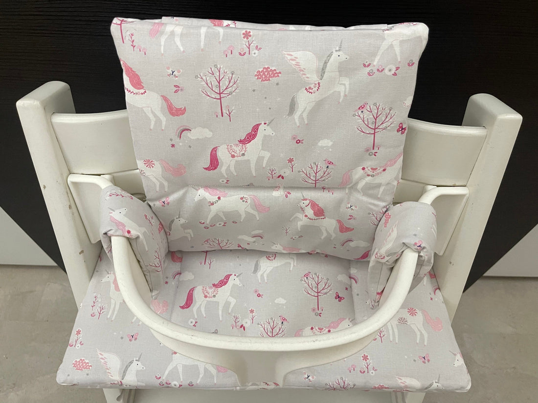 Ansicht von oben auf das Zweiteilige Sitzkissen-Set für den Stokke Tripp Trapp Hochstuhl, Einhorn, handmade 