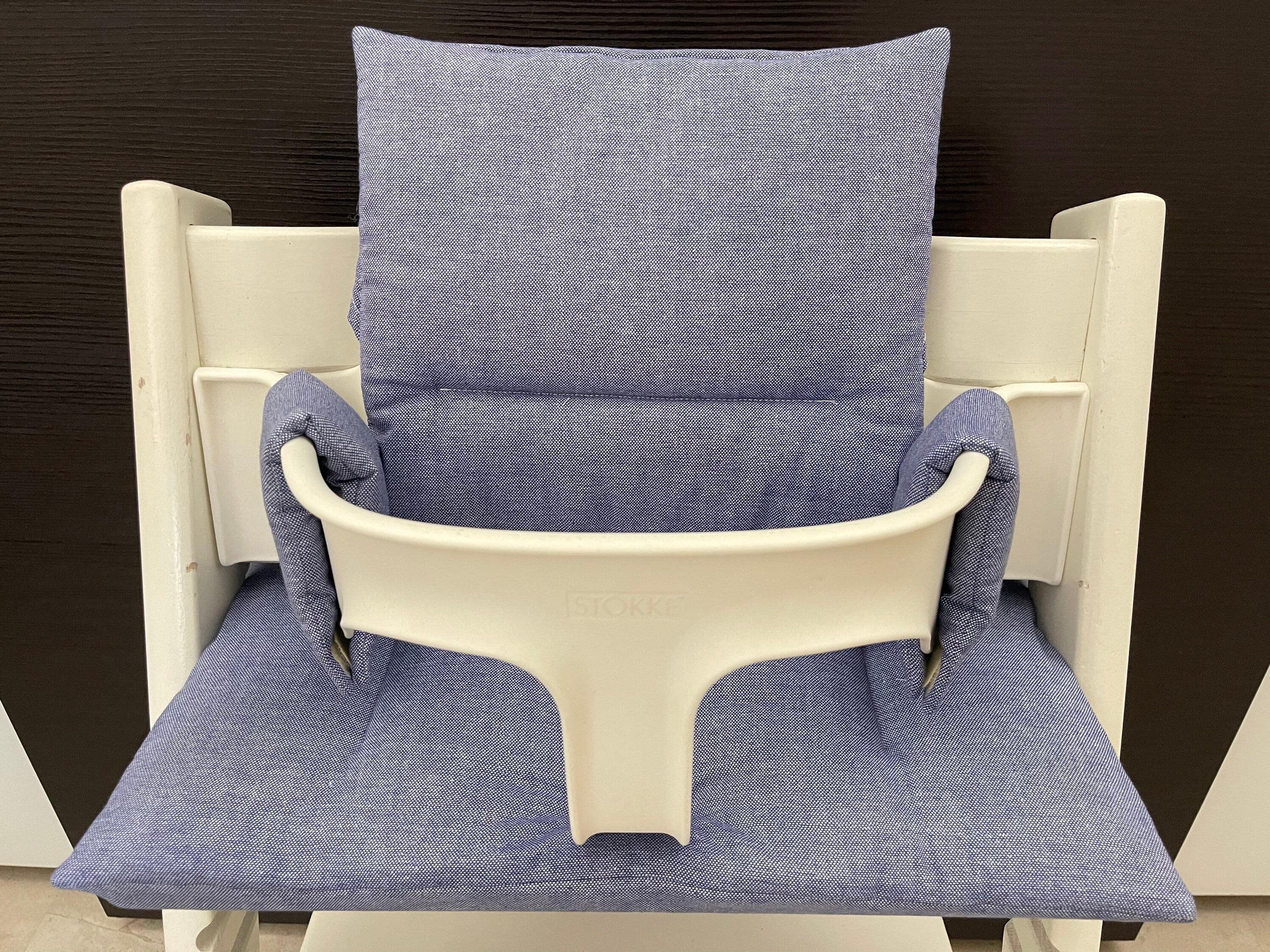 Frontansicht vom Handgemachten Sitzkissen Set für den Stokke Tripp Trapp Hochstuhl in Jeanslook, Baumwoll Material
