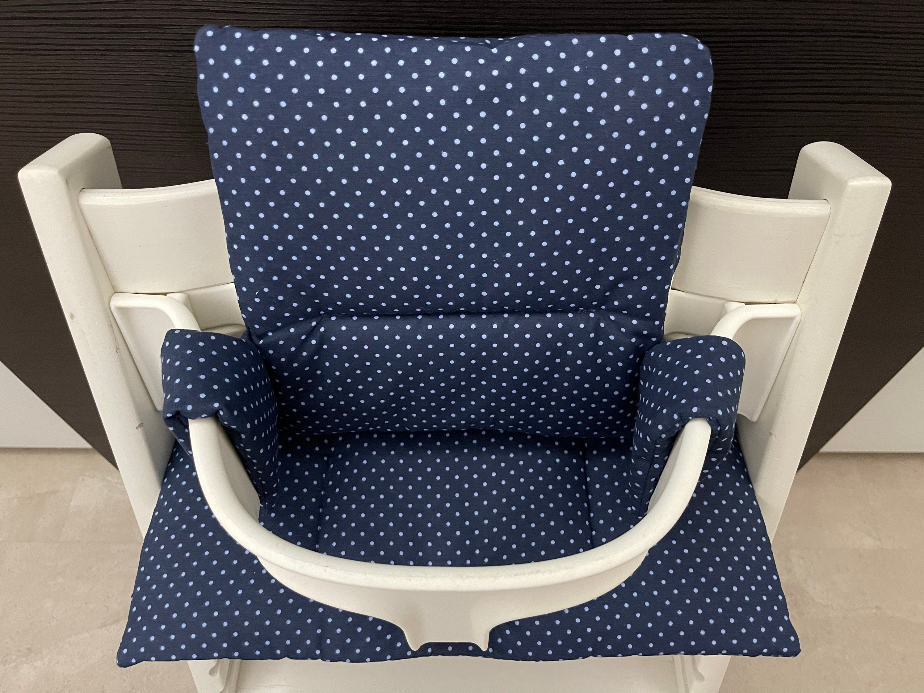 Ansicht von oben auf das Zweiteilige Sitzkissen-Set für den Stokke Tripp Trapp Hochstuhl, Punkte blau, handmade