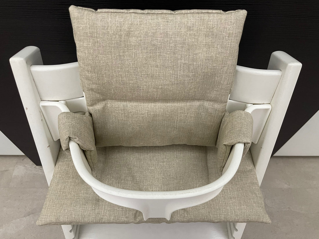 Ansicht von oben auf das Zweiteilige Sitzkissen-Set für den Stokke Tripp Trapp Hochstuhl, meliert beige, handmade und abwaschbar