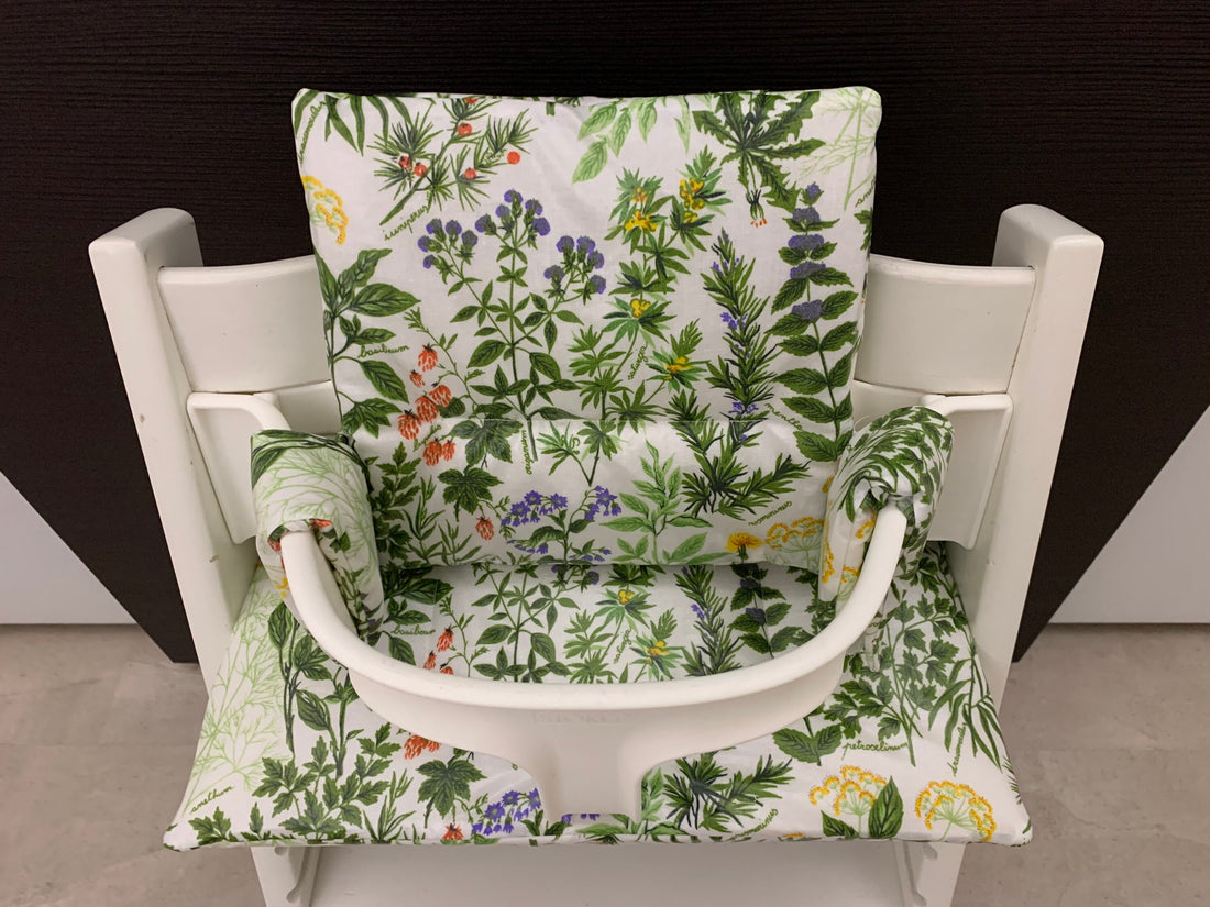 Ansicht von oben auf das Zweiteilige Sitzkissen-Set für den Stokke Tripp Trapp Hochstuhl, weiß, Odori, handmade und abwaschbar